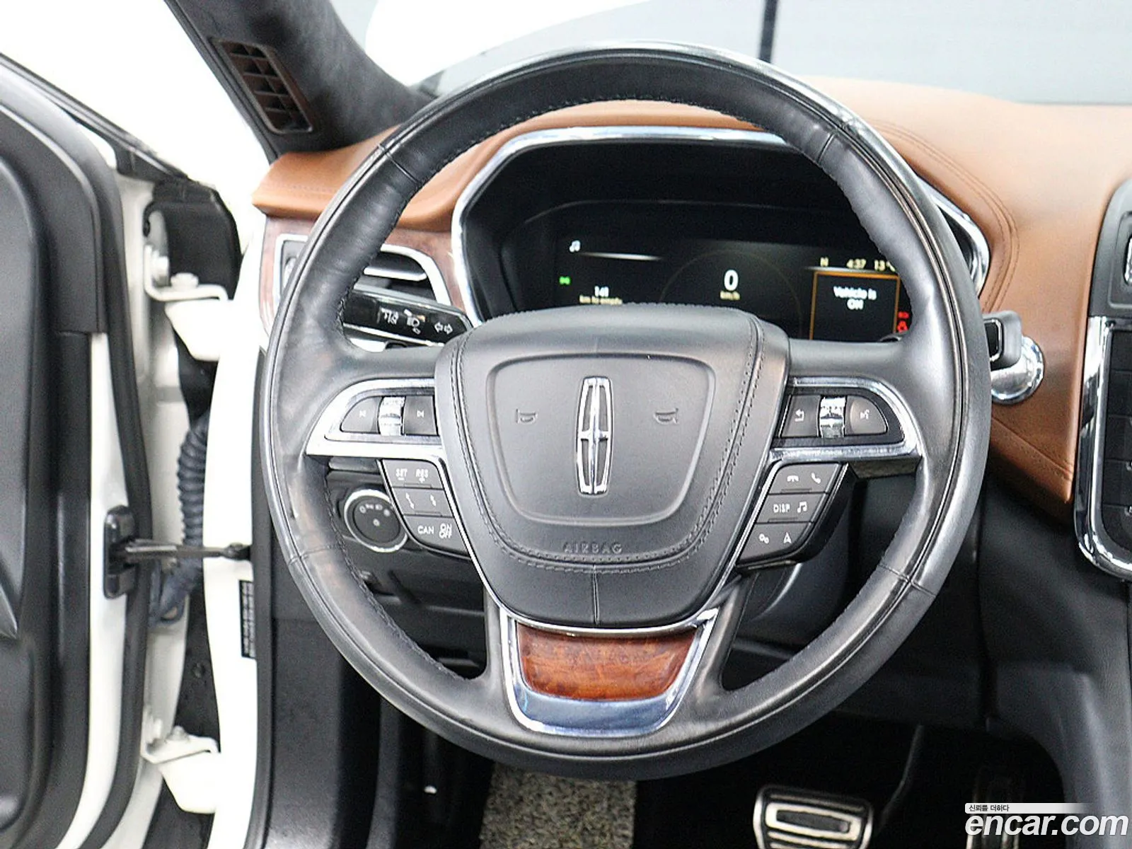 Lincoln Continental 10th Gen 2017 — 17