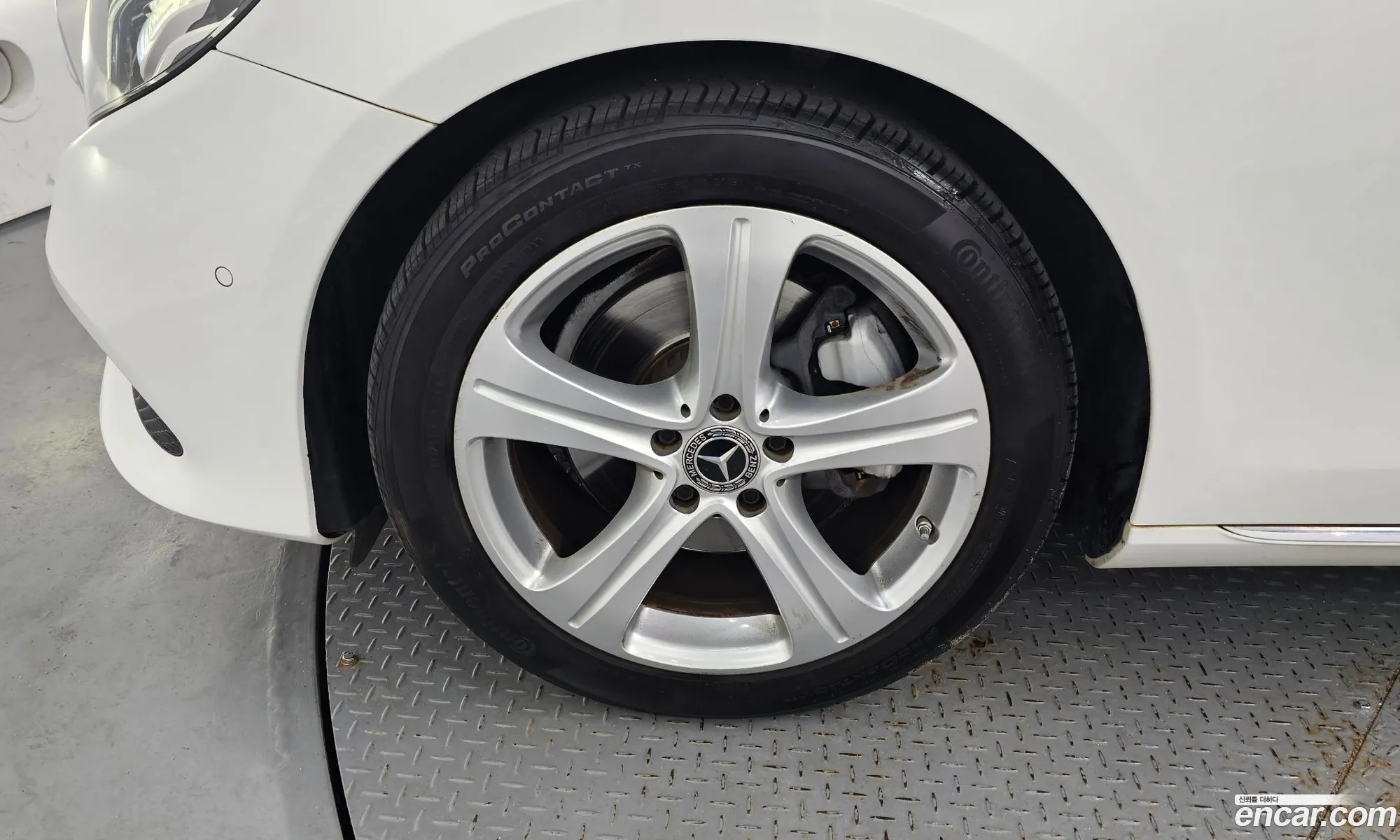 Mercedes-Benz E-Class W213 2018 — 17