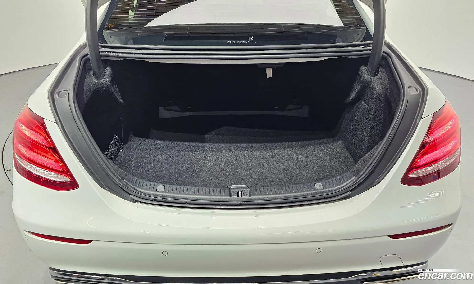 Mercedes-Benz E-Class W213 2018 — 12