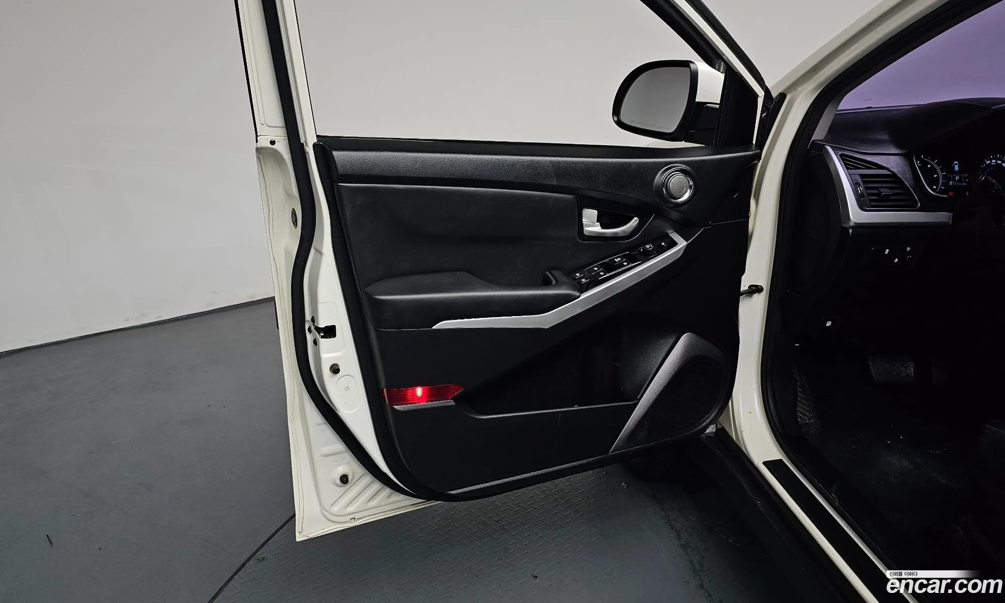KG Mobility (SsangYong) Korando C 2015 — 16