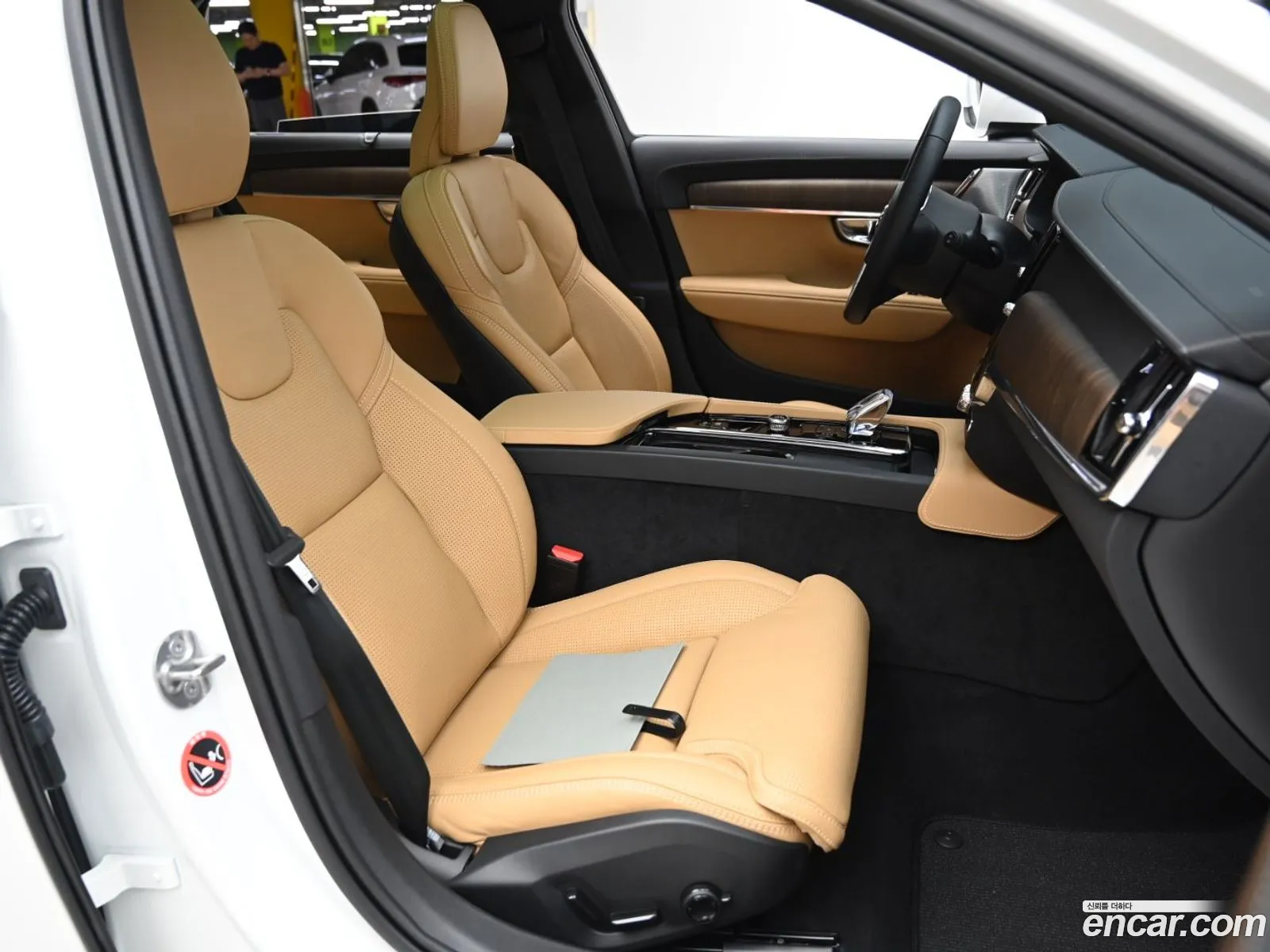 Volvo V90 Cross Country 2025 — 8