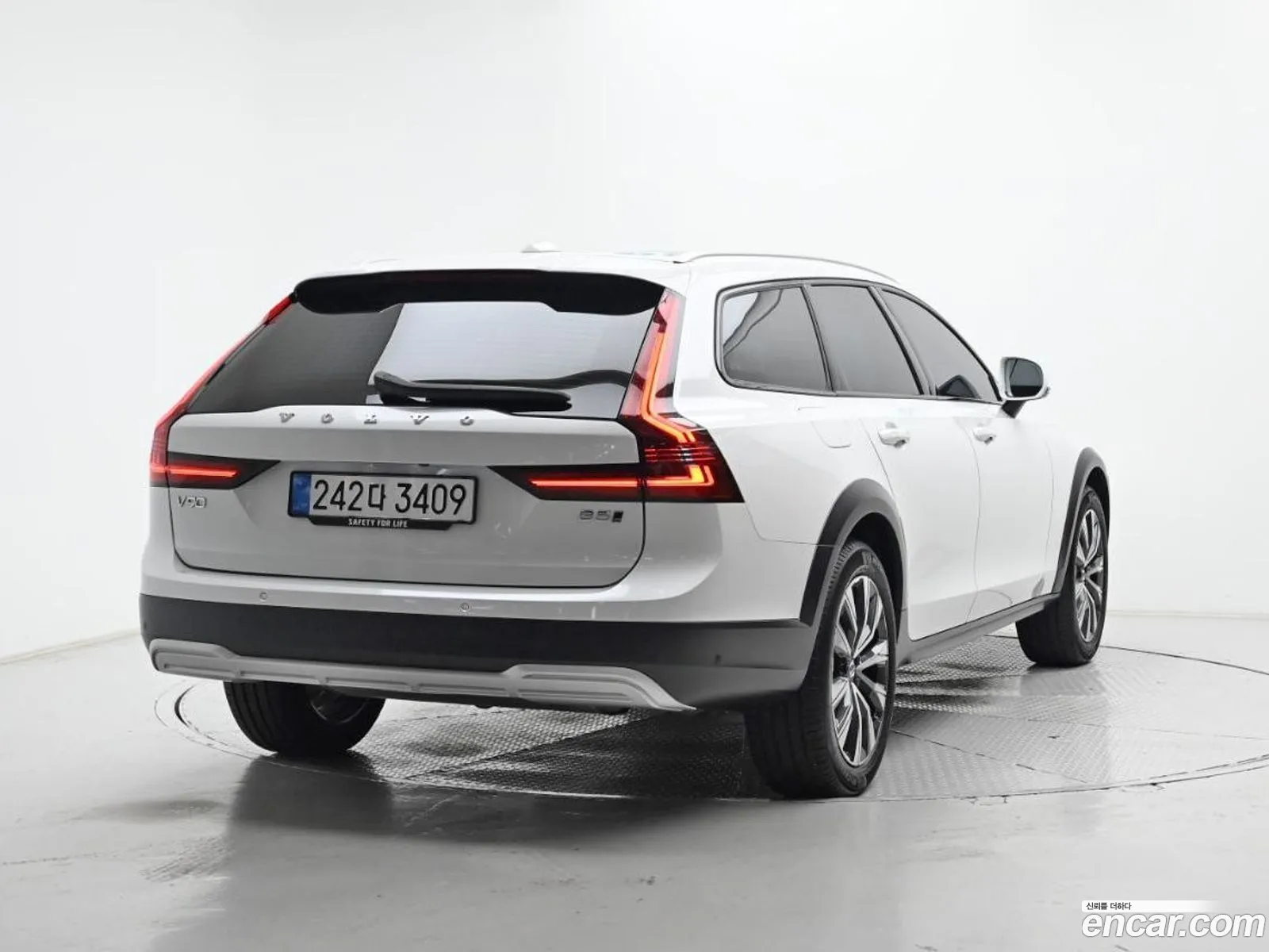 Volvo V90 Cross Country 2025 — 12