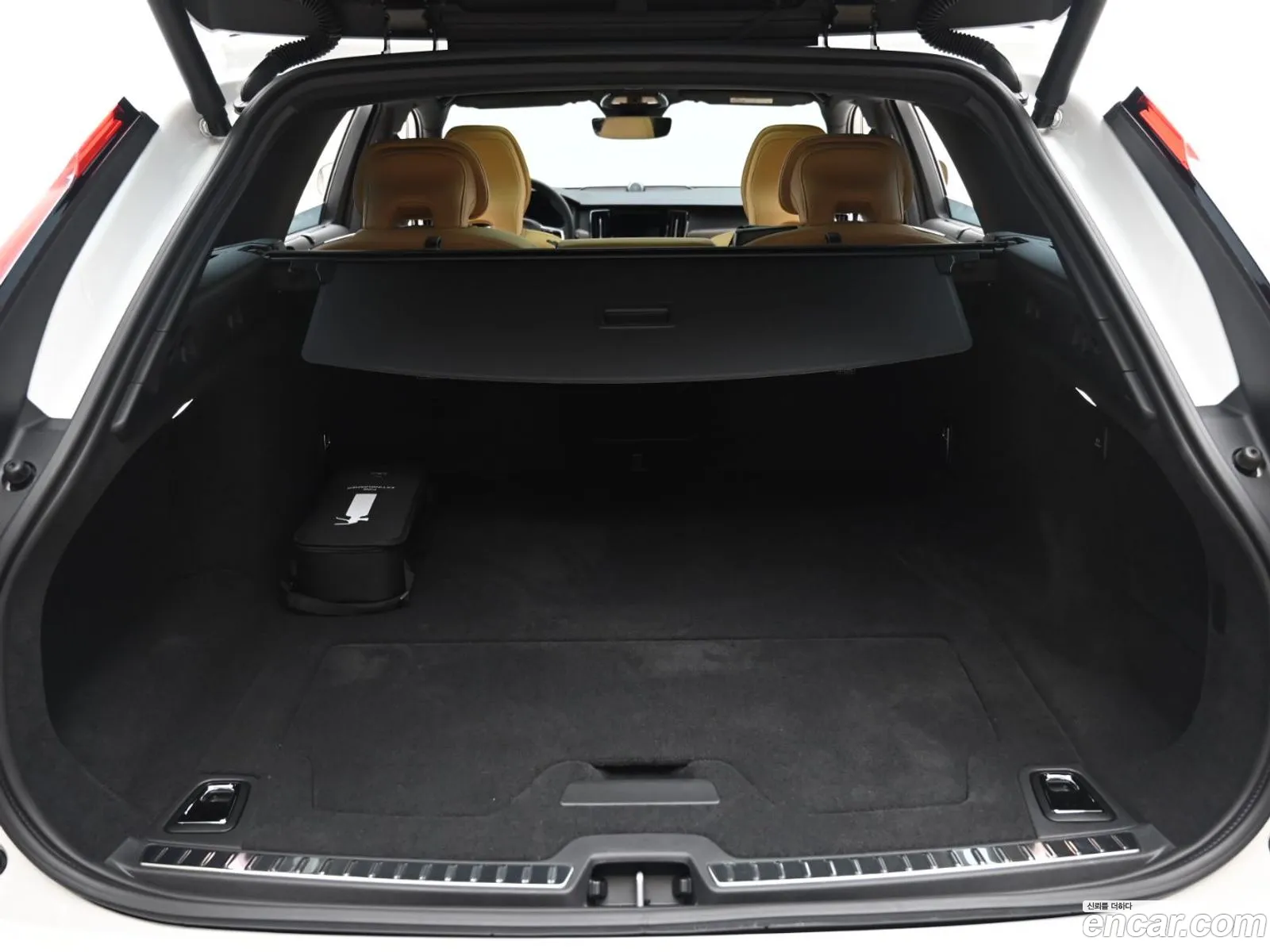 Volvo V90 Cross Country 2025 — 14