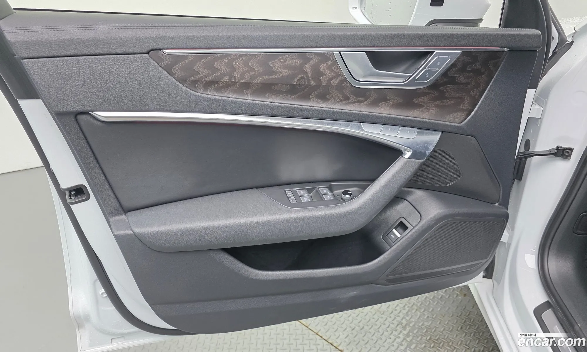 Audi A6 2023 WAUZZZF24PN065373 — 24