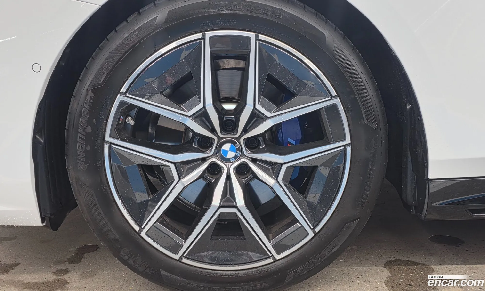 BMW 5 Series 2025 — 17