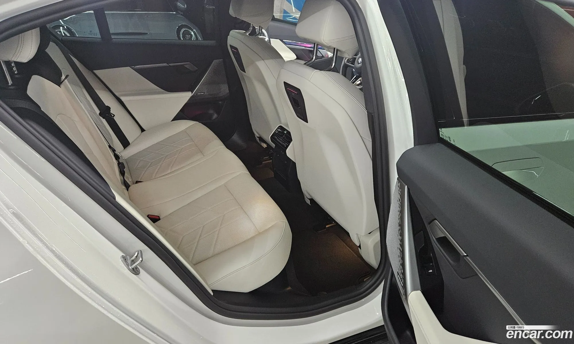 BMW 5 Series 2025 — 8