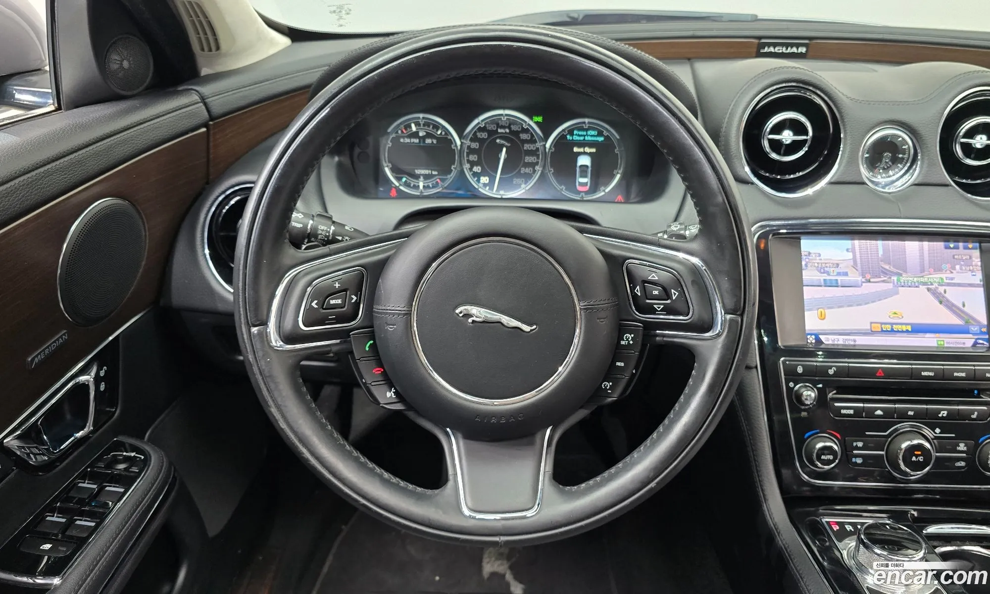 Jaguar XJ 2014 SAJAA10S2EPV60630 — 16
