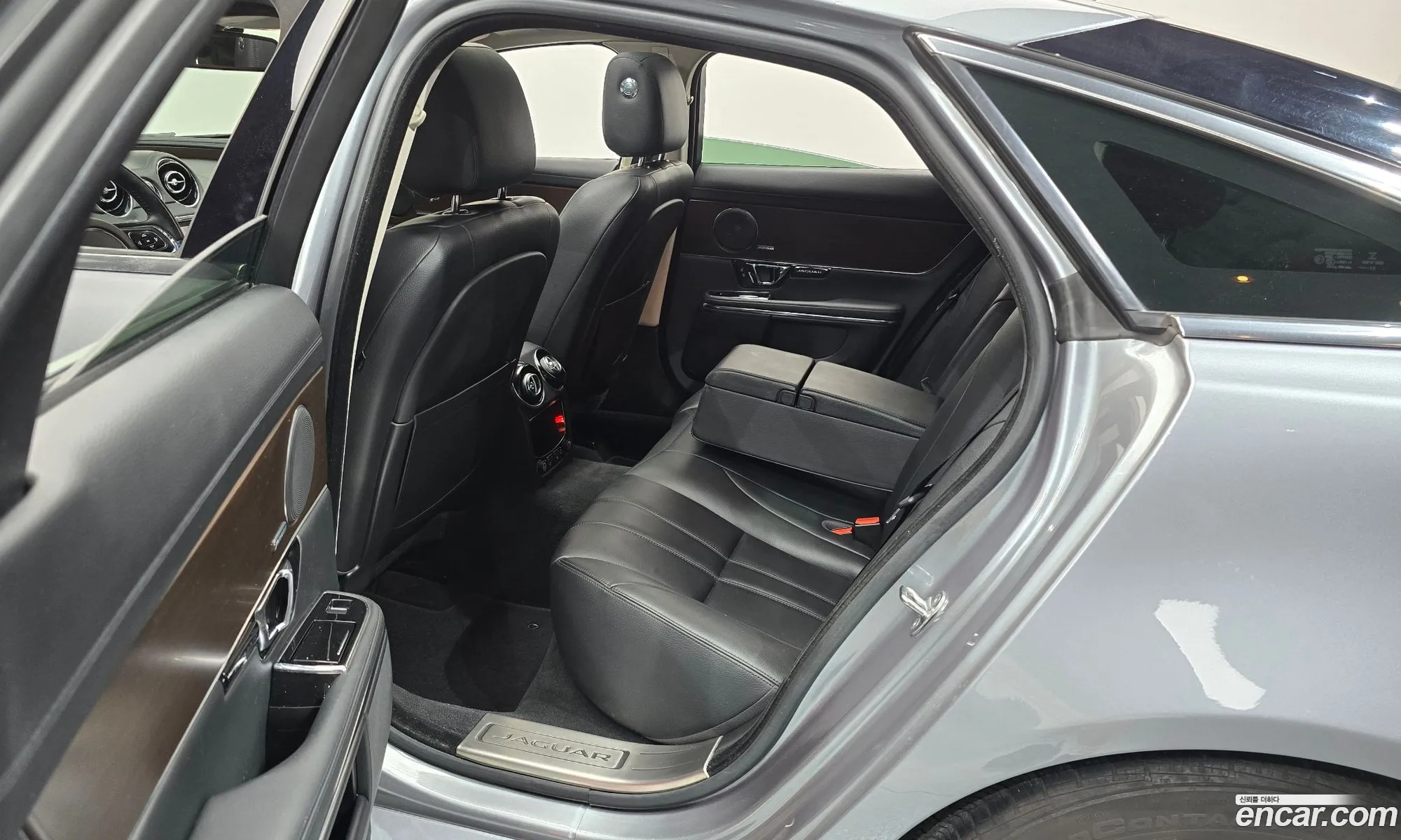 Jaguar XJ 2014 SAJAA10S2EPV60630 — 10