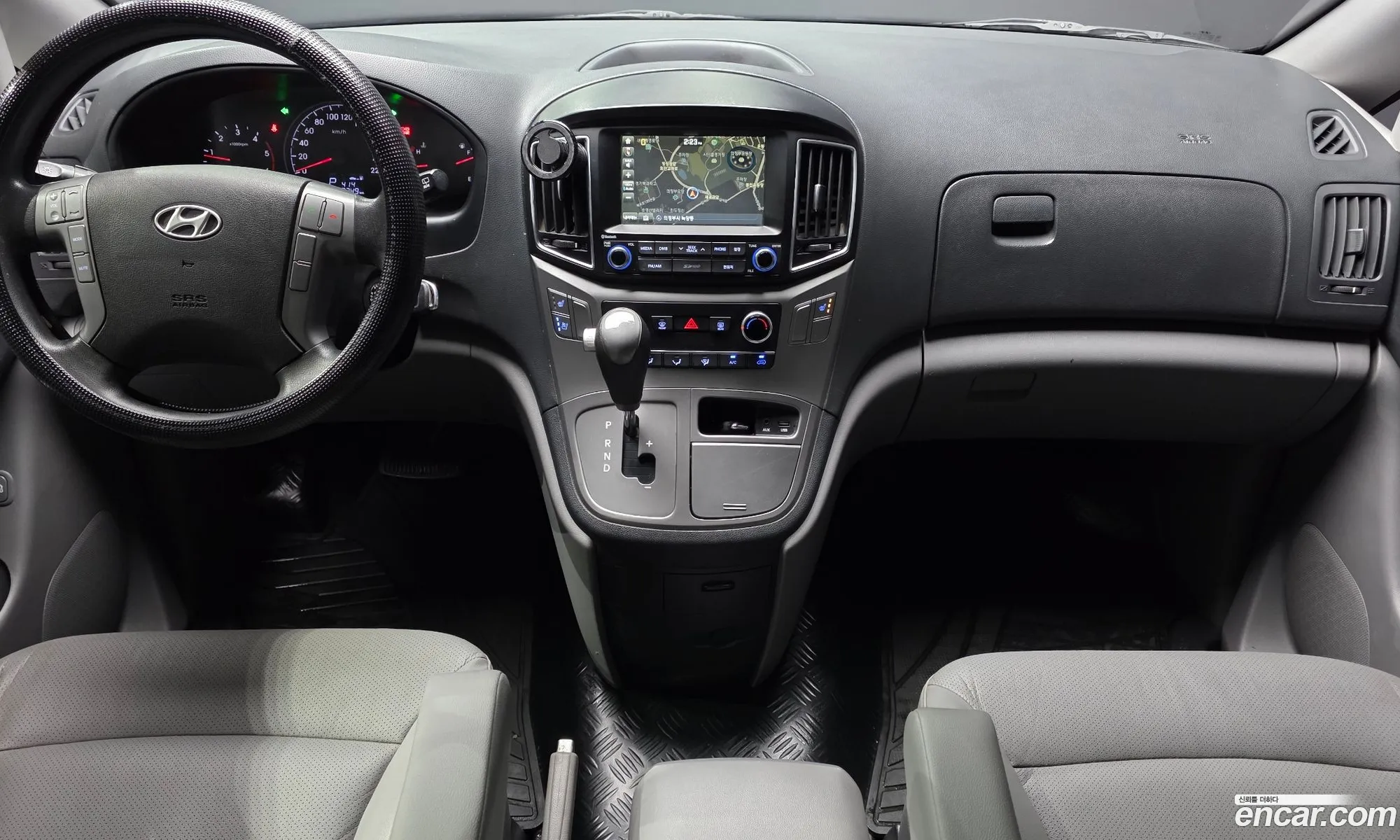 Hyundai Grand Starex 2016 — 24