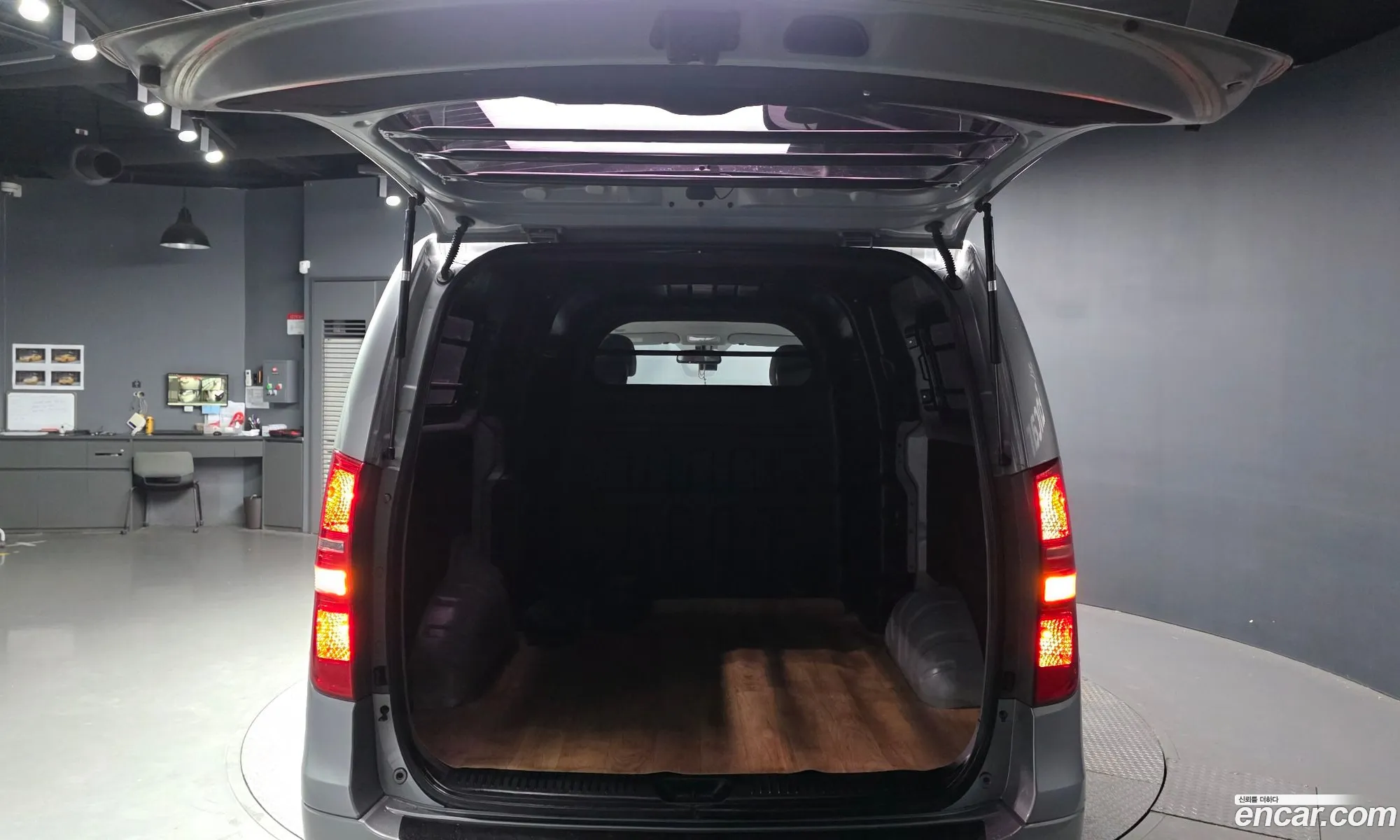 Hyundai Grand Starex 2016 — 31