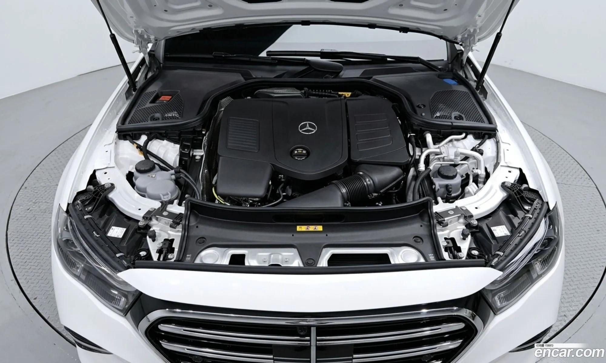 Mercedes-Benz E-Class W214 2025 — 10