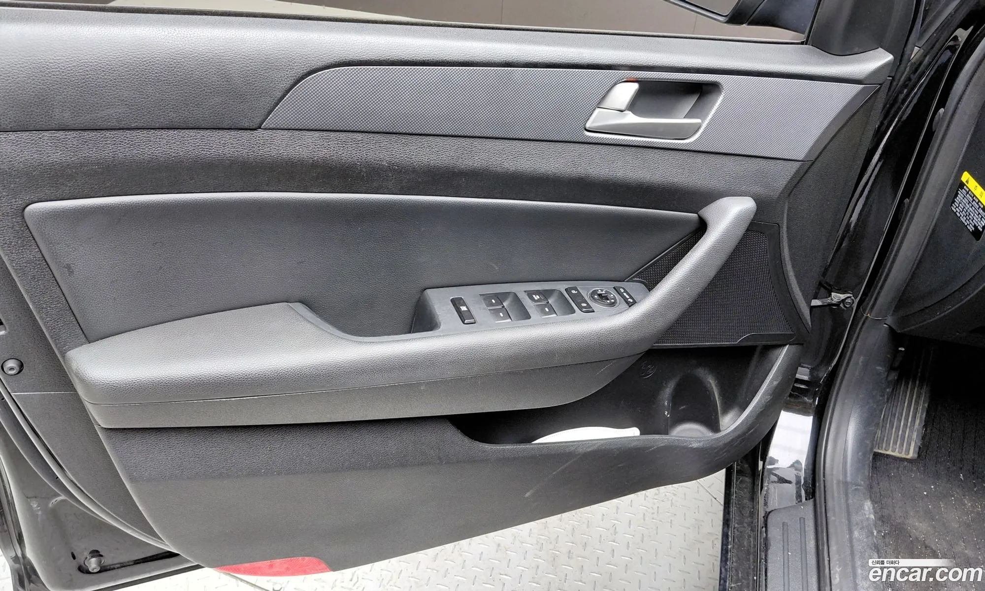 Hyundai LF Sonata 2016 — 28