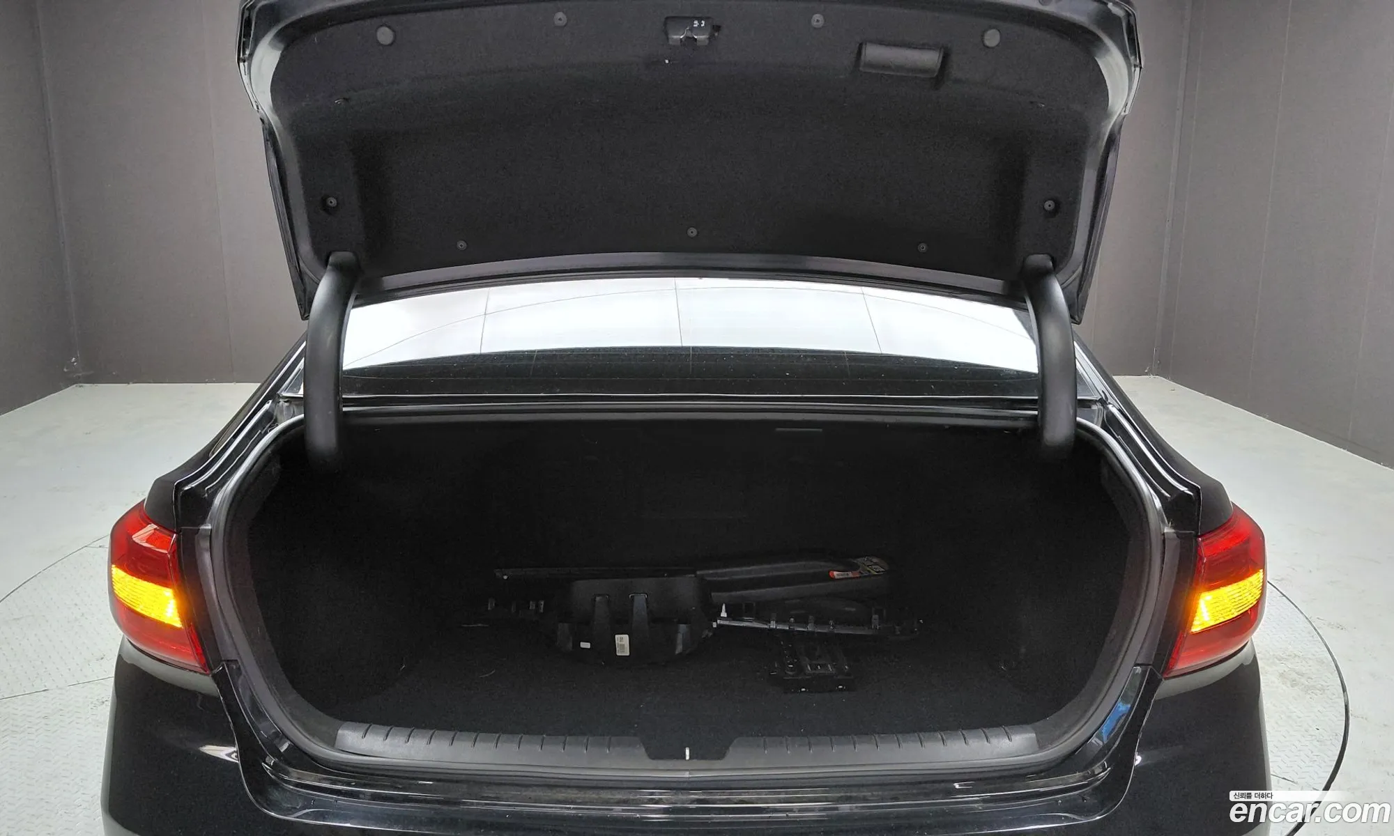 Hyundai LF Sonata 2016 — 21