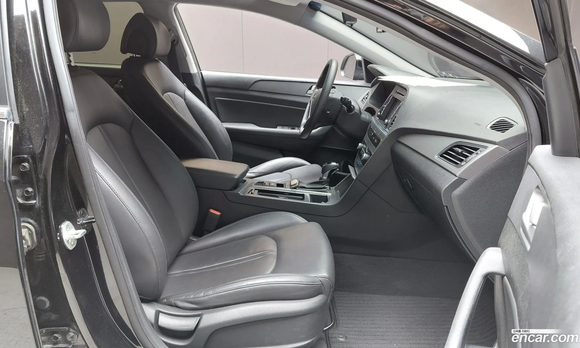 Hyundai LF Sonata 2016 — 16