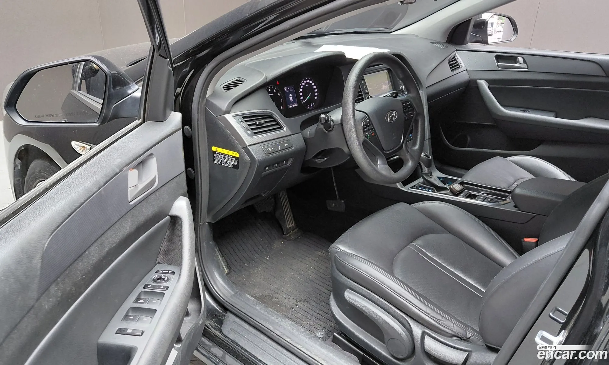 Hyundai LF Sonata 2016 — 14