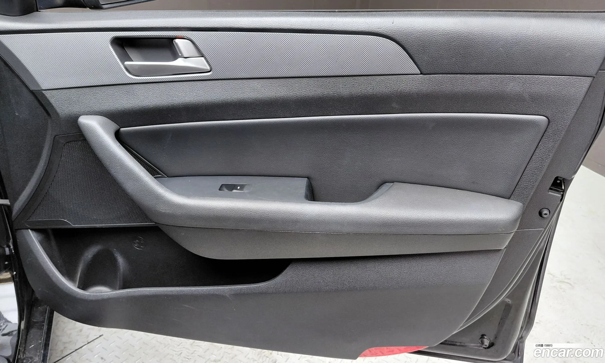 Hyundai LF Sonata 2016 — 10