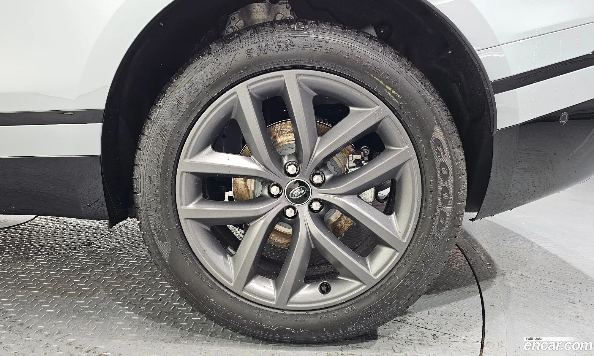 Land Rover Range Rover Velar 2026 SALYA2BX0TA830149 — 3