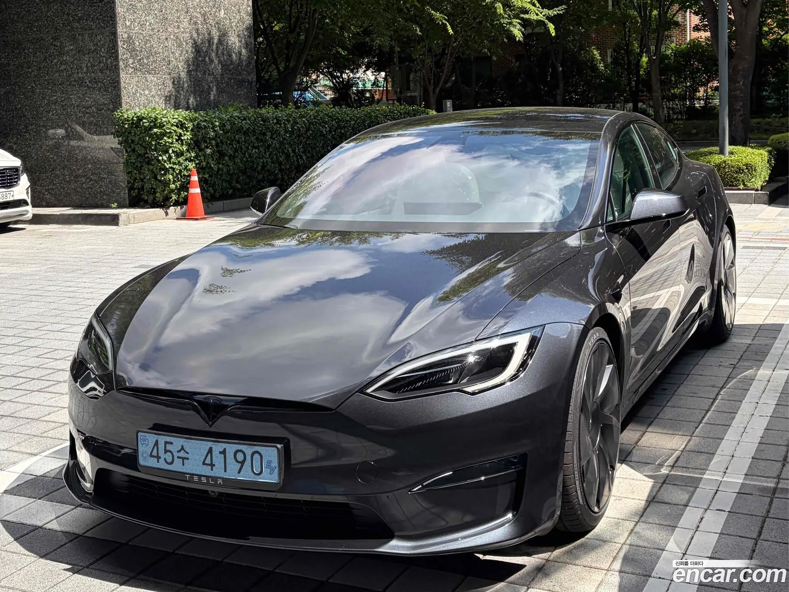 Tesla Model S 2026 — 3