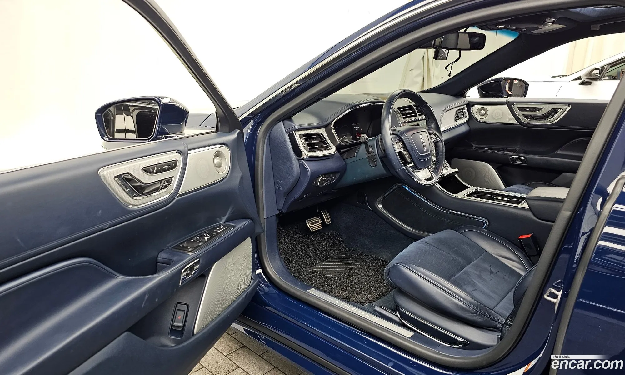 Lincoln Continental 10th Gen 2019 — 32