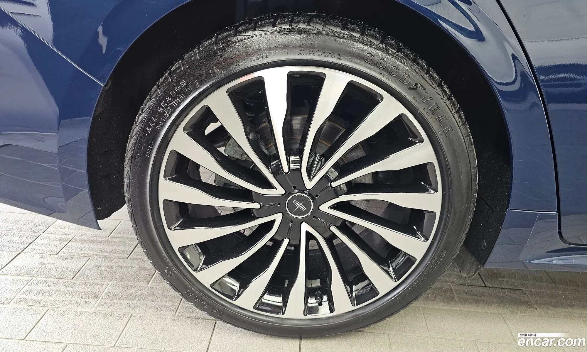 Lincoln Continental 10th Gen 2019 — 34