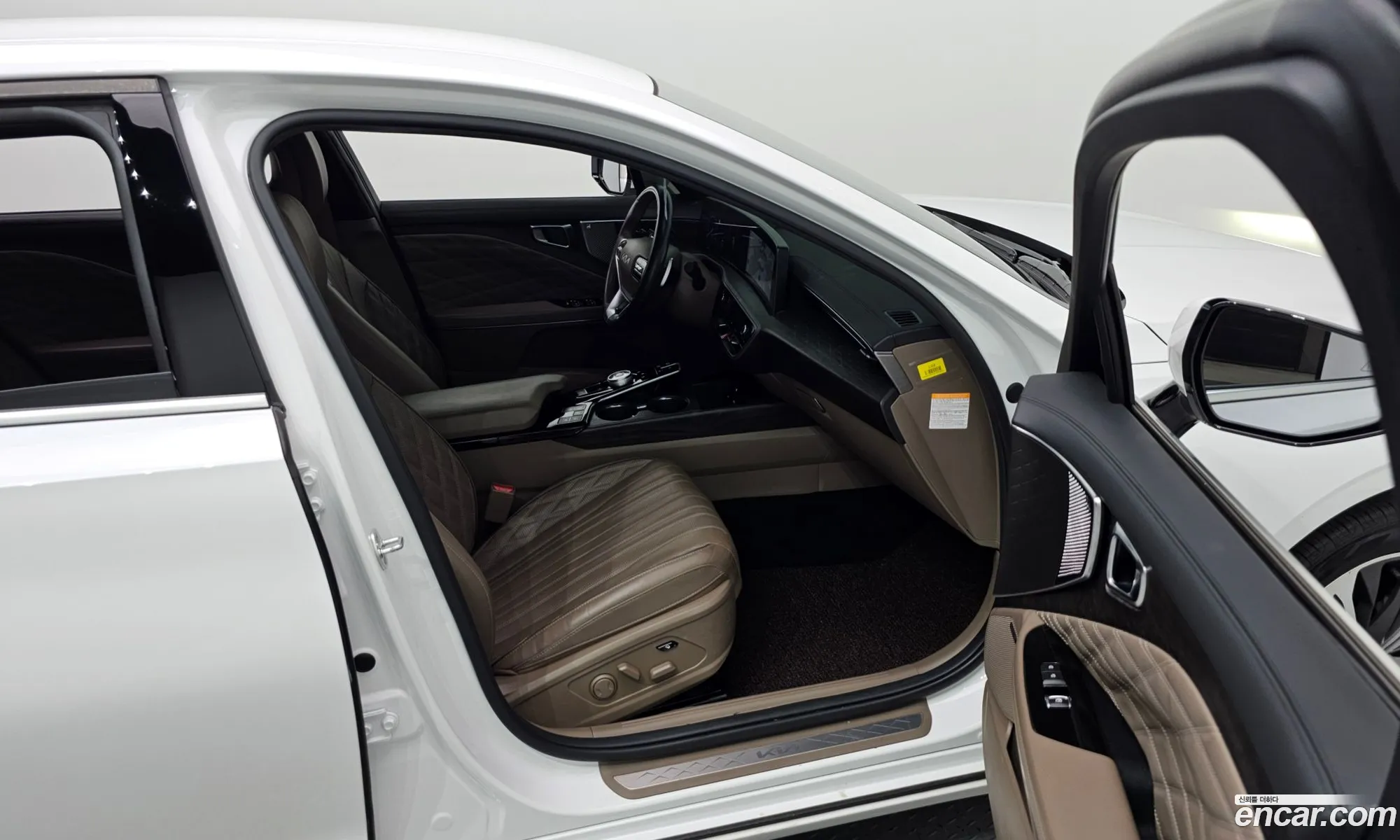 Kia K8 Hybrid 2022 — 14