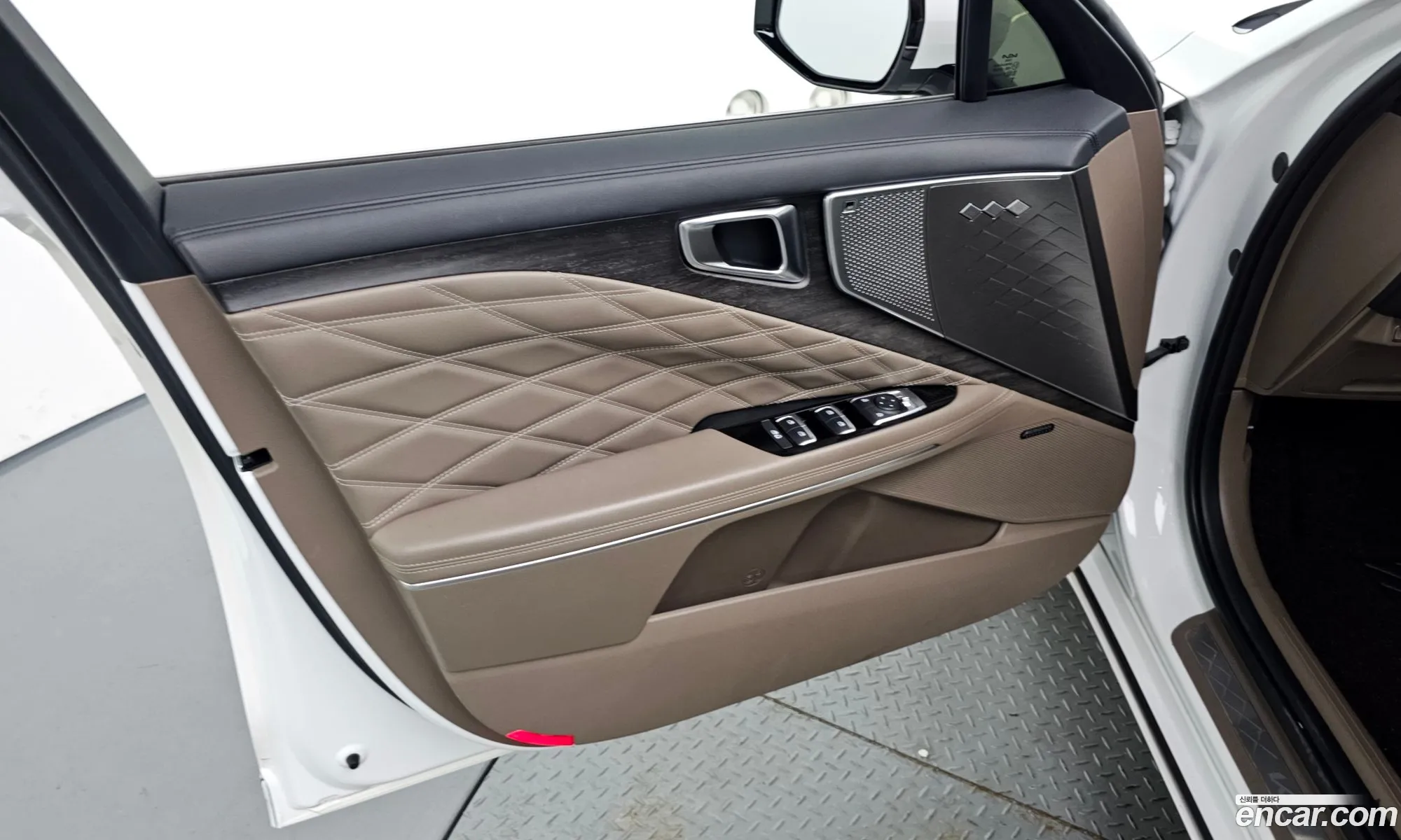 Kia K8 Hybrid 2022 — 23