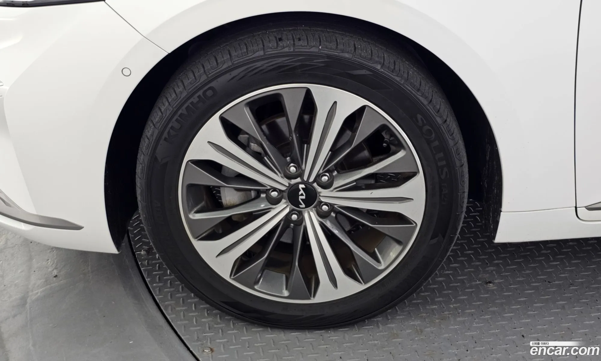 Kia K8 Hybrid 2022 — 21