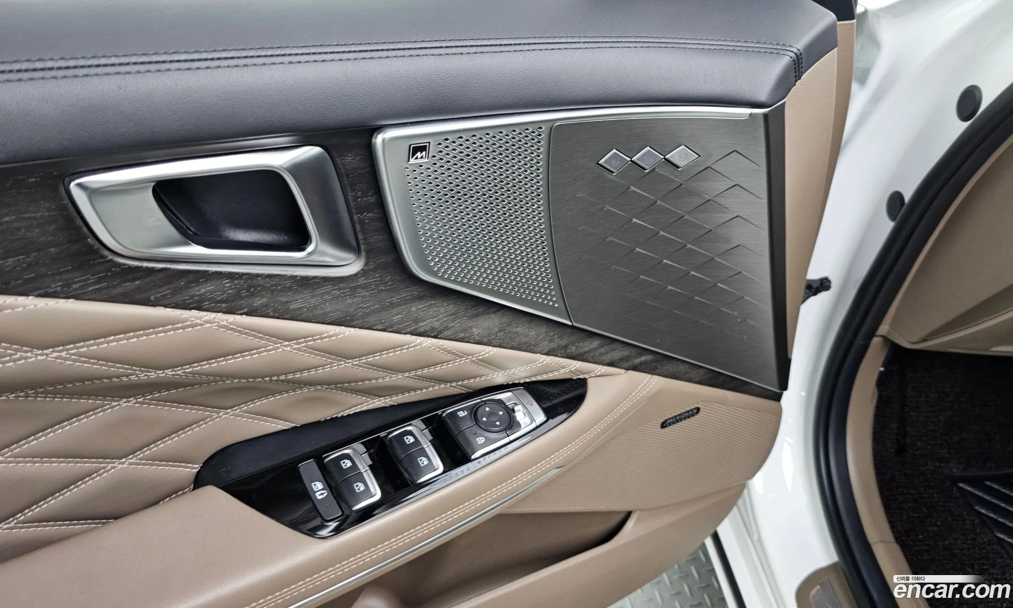 Kia K8 Hybrid 2022 — 25