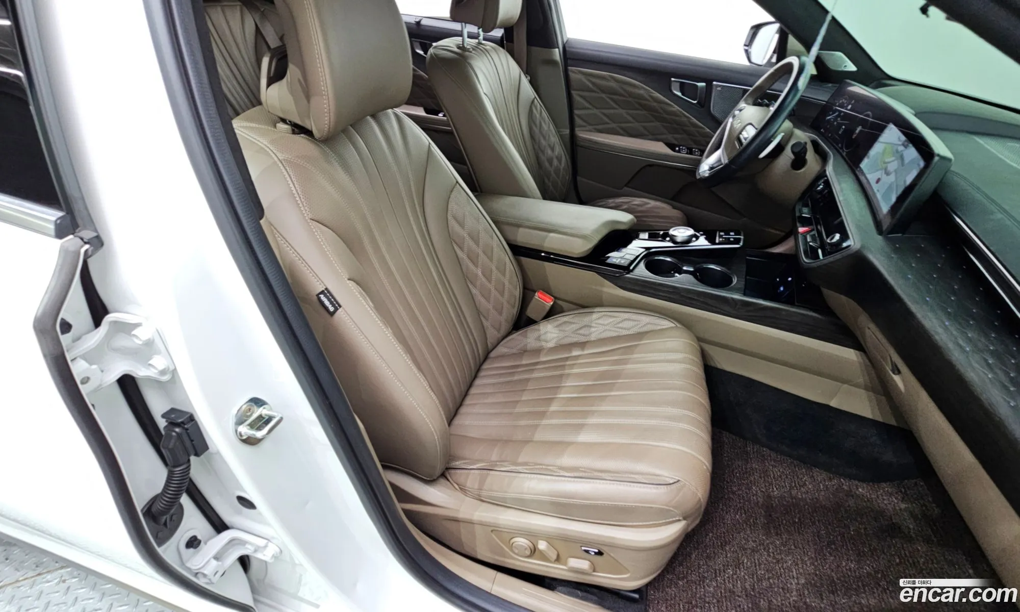 Kia K8 Hybrid 2022 — 17