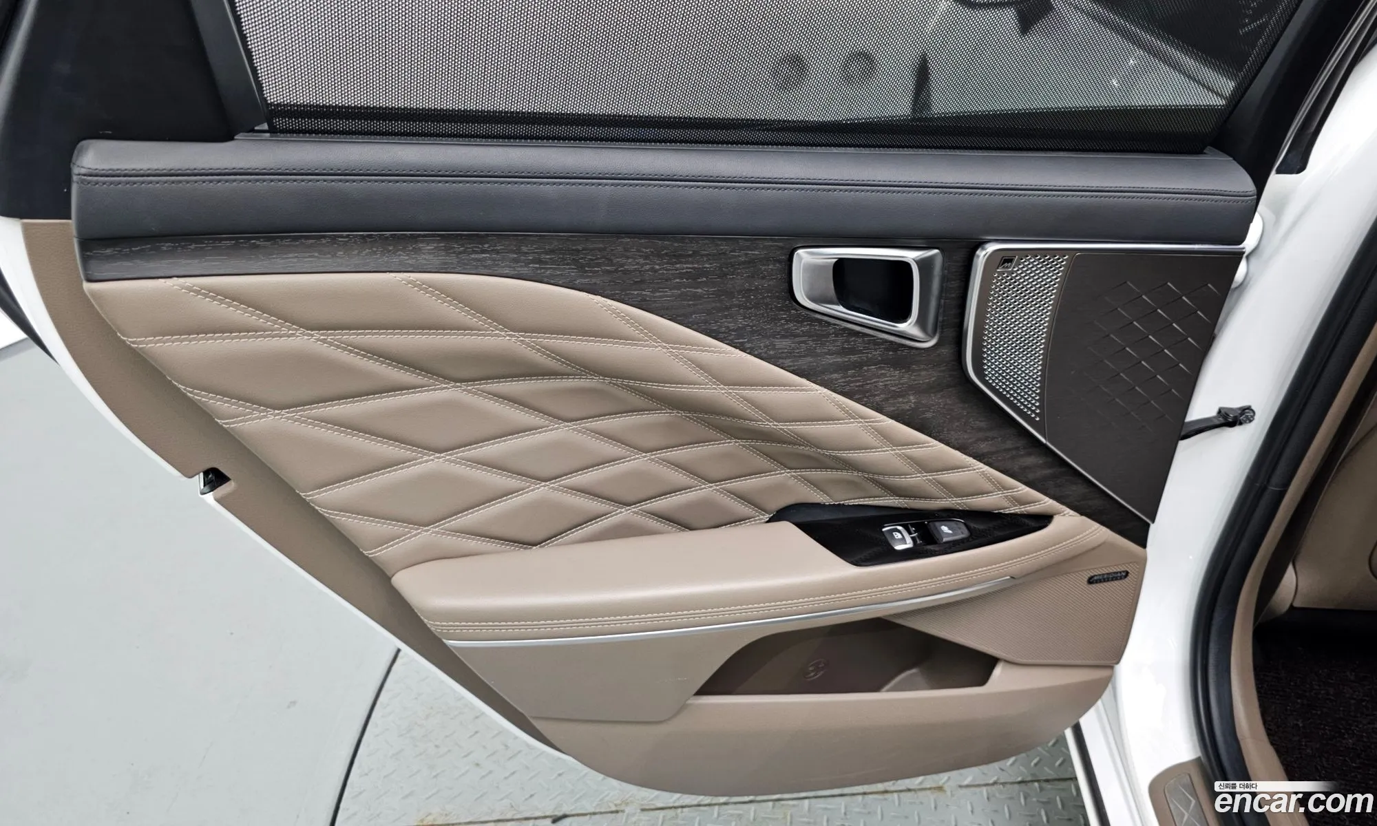 Kia K8 Hybrid 2022 — 28