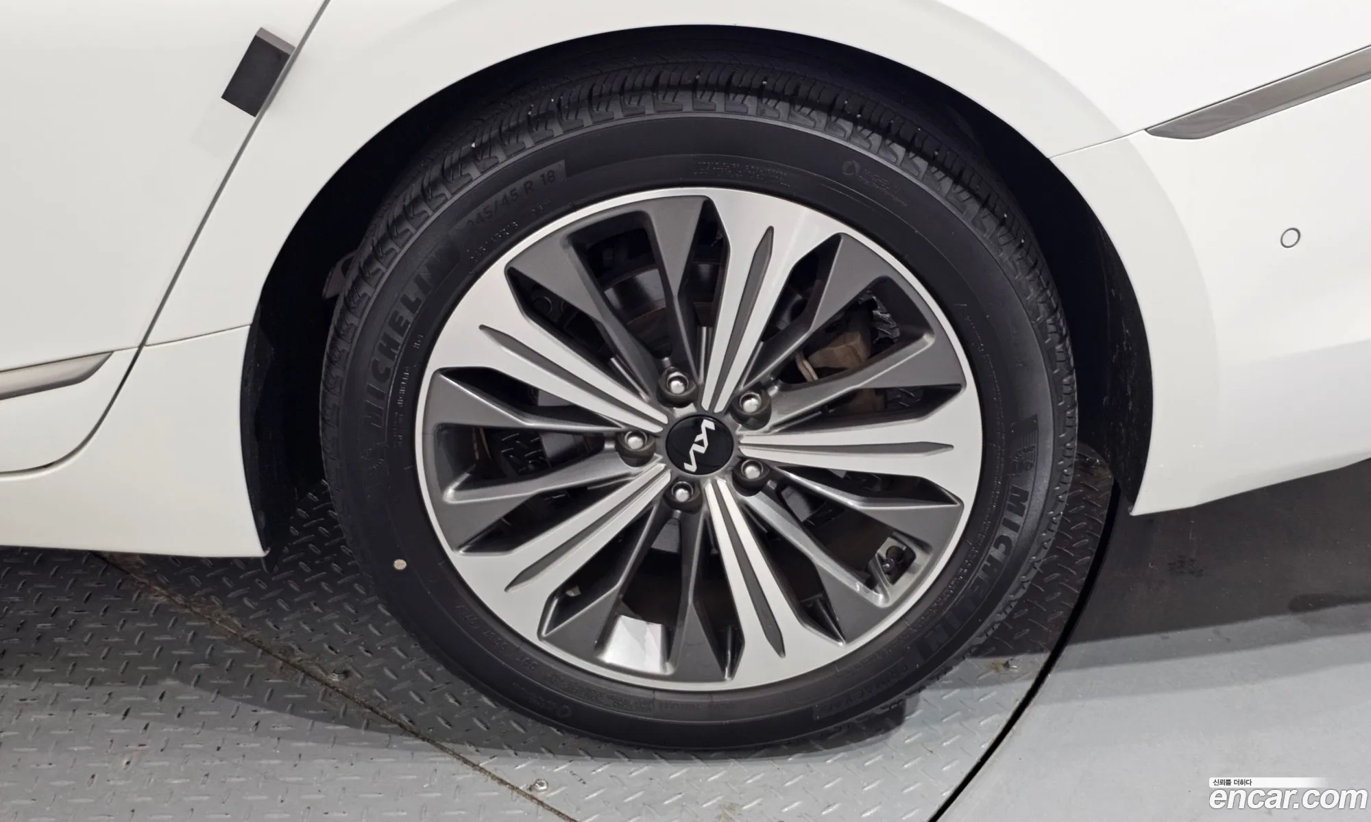 Kia K8 Hybrid 2022 — 8