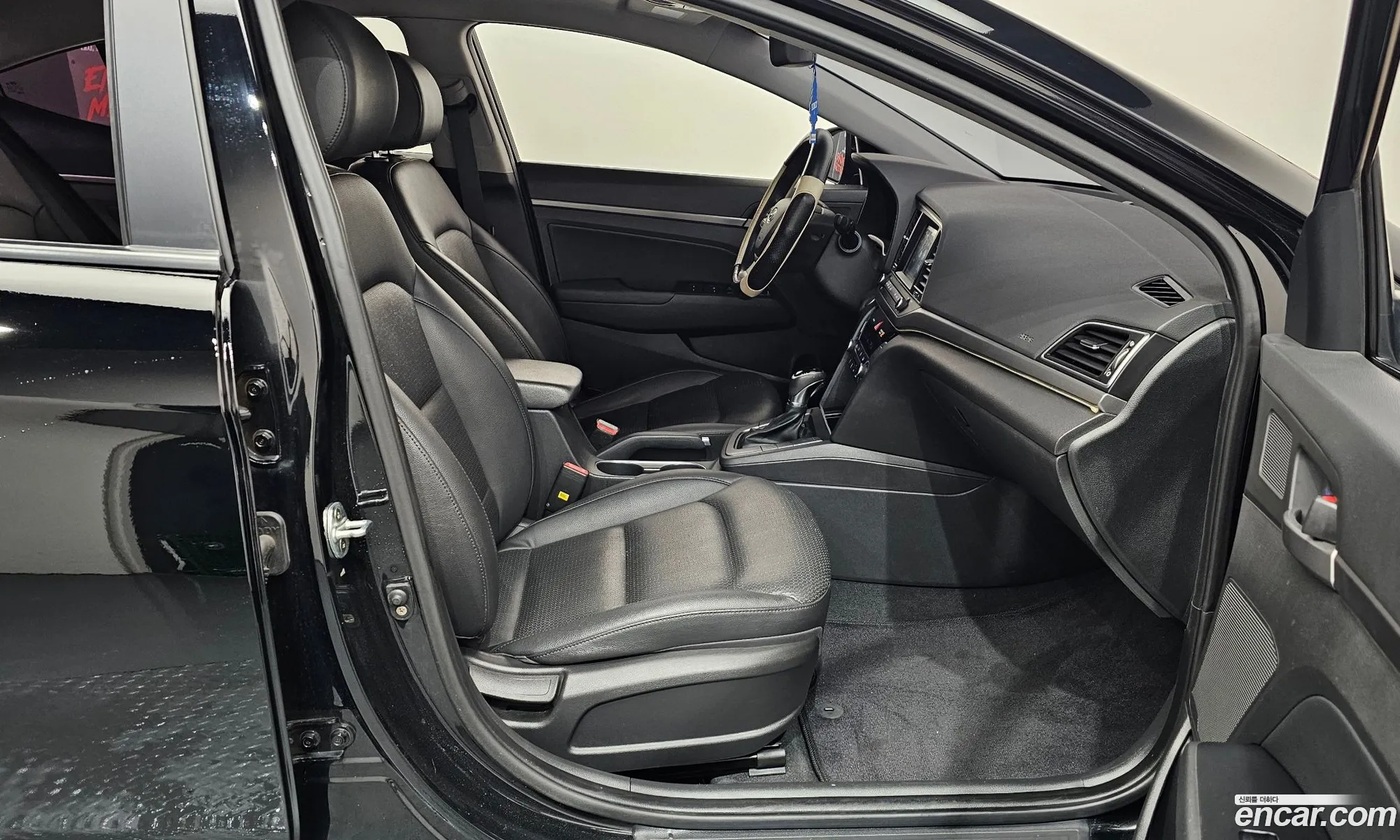 Hyundai Elantra AD 2017 — 30