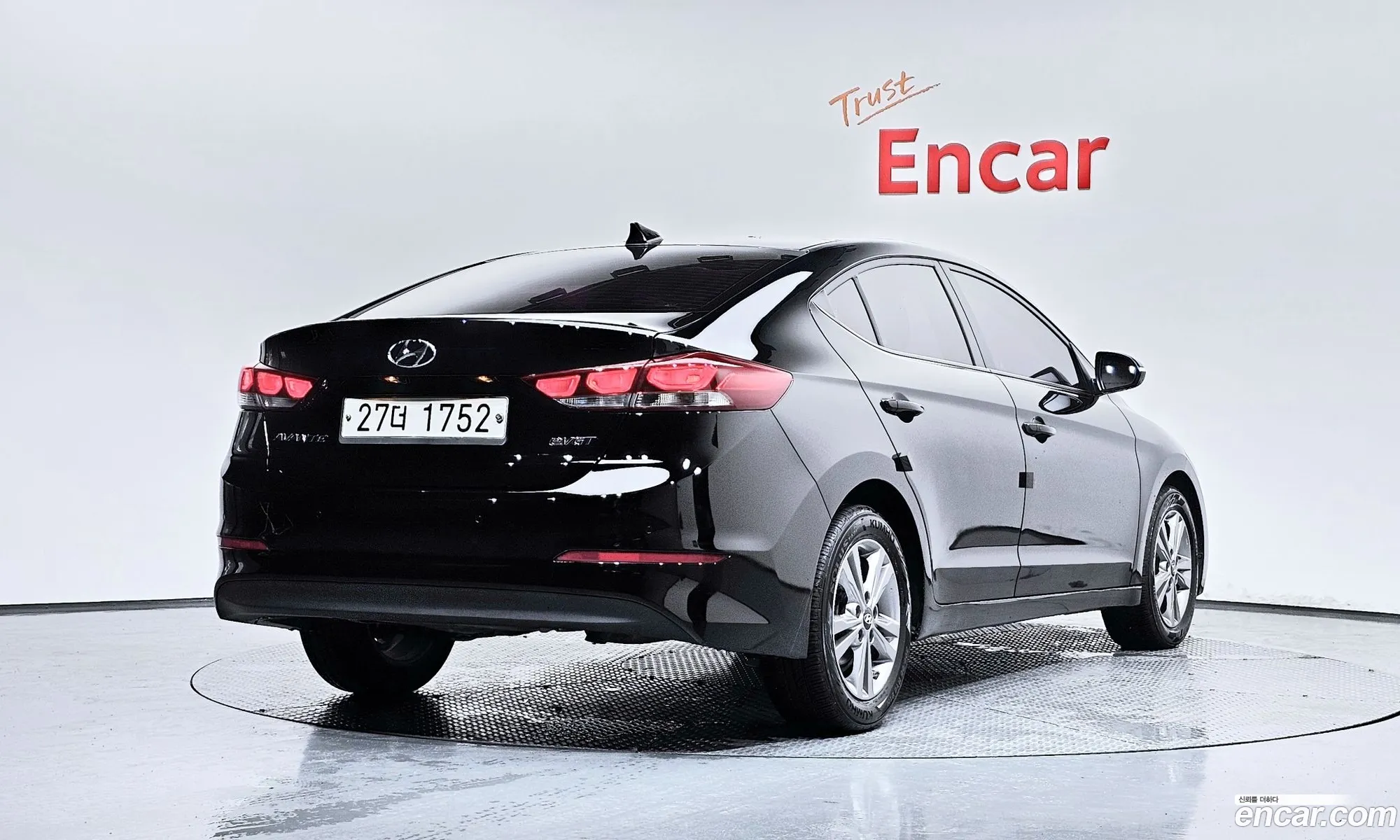 Hyundai Elantra AD 2017 — 14