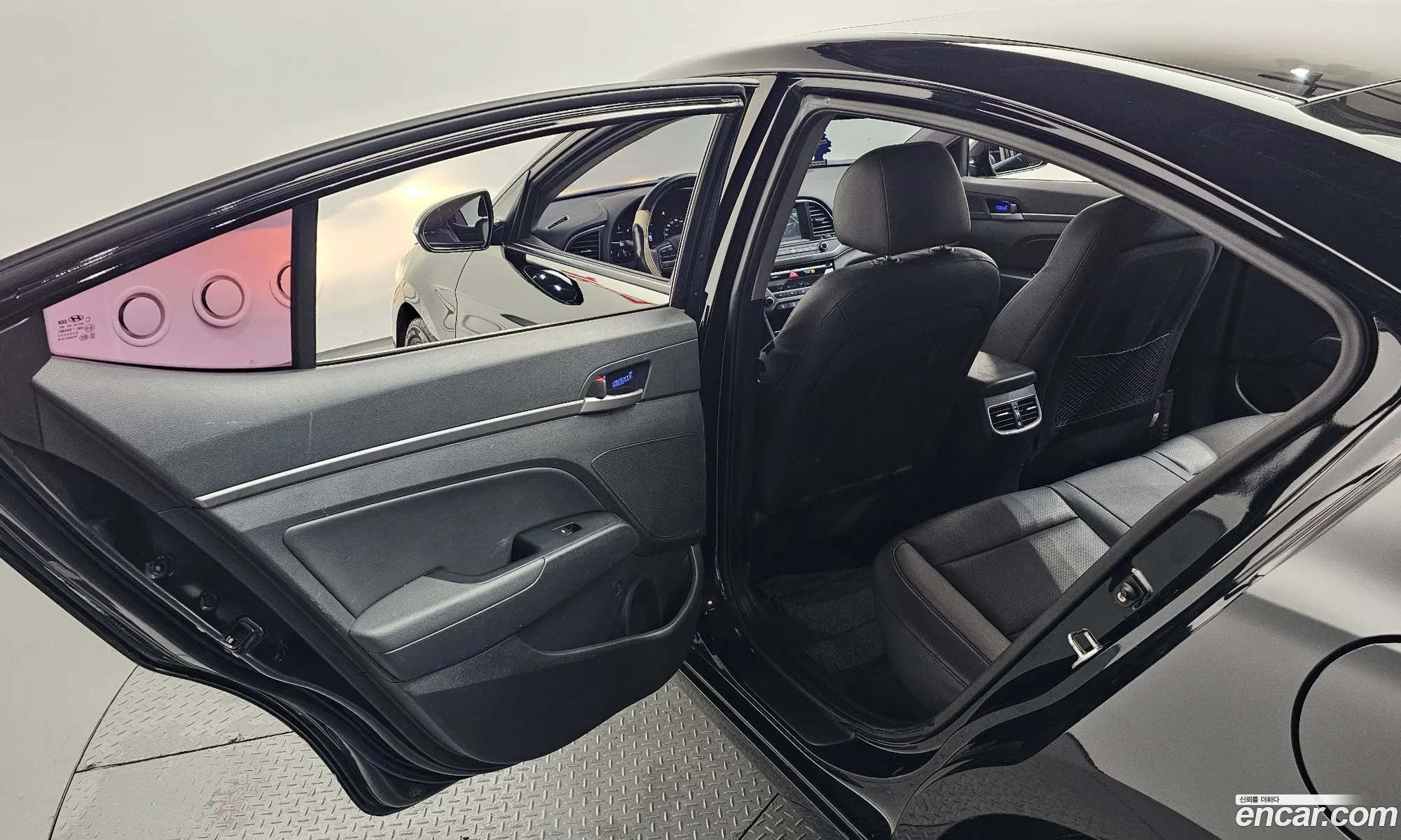 Hyundai Elantra AD 2017 — 24