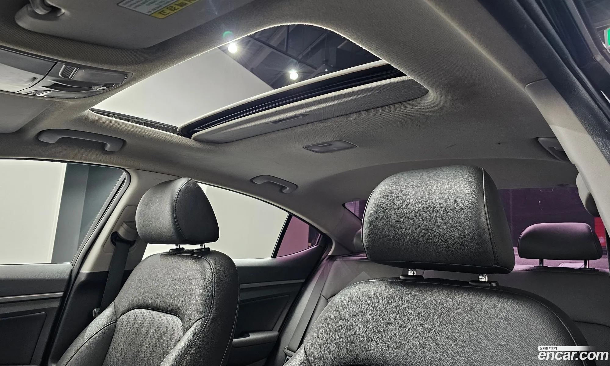 Hyundai Elantra AD 2017 — 5