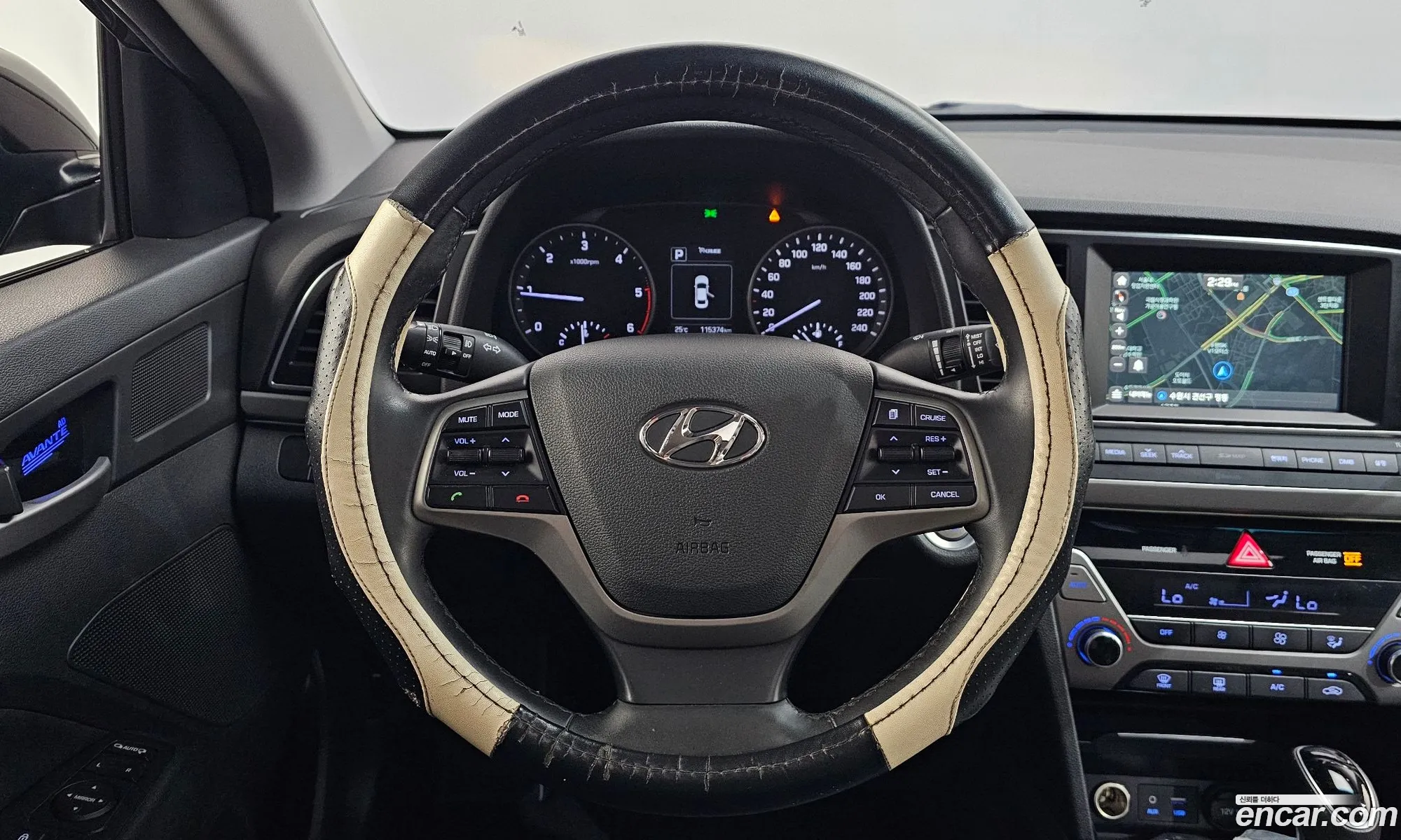 Hyundai Elantra AD 2017 — 32