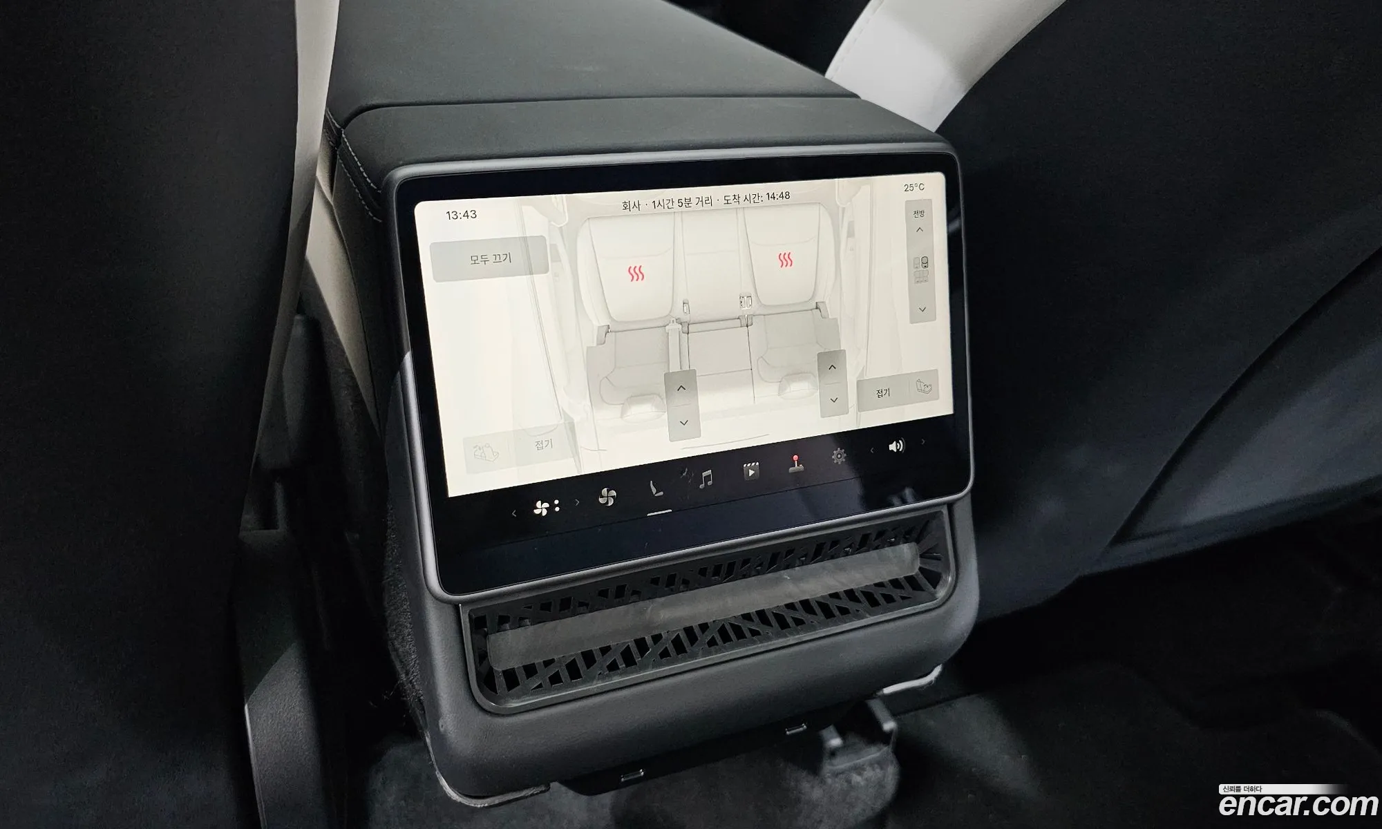 Tesla Model Y 2025 LRWYGCFJ4SC029709 — 33