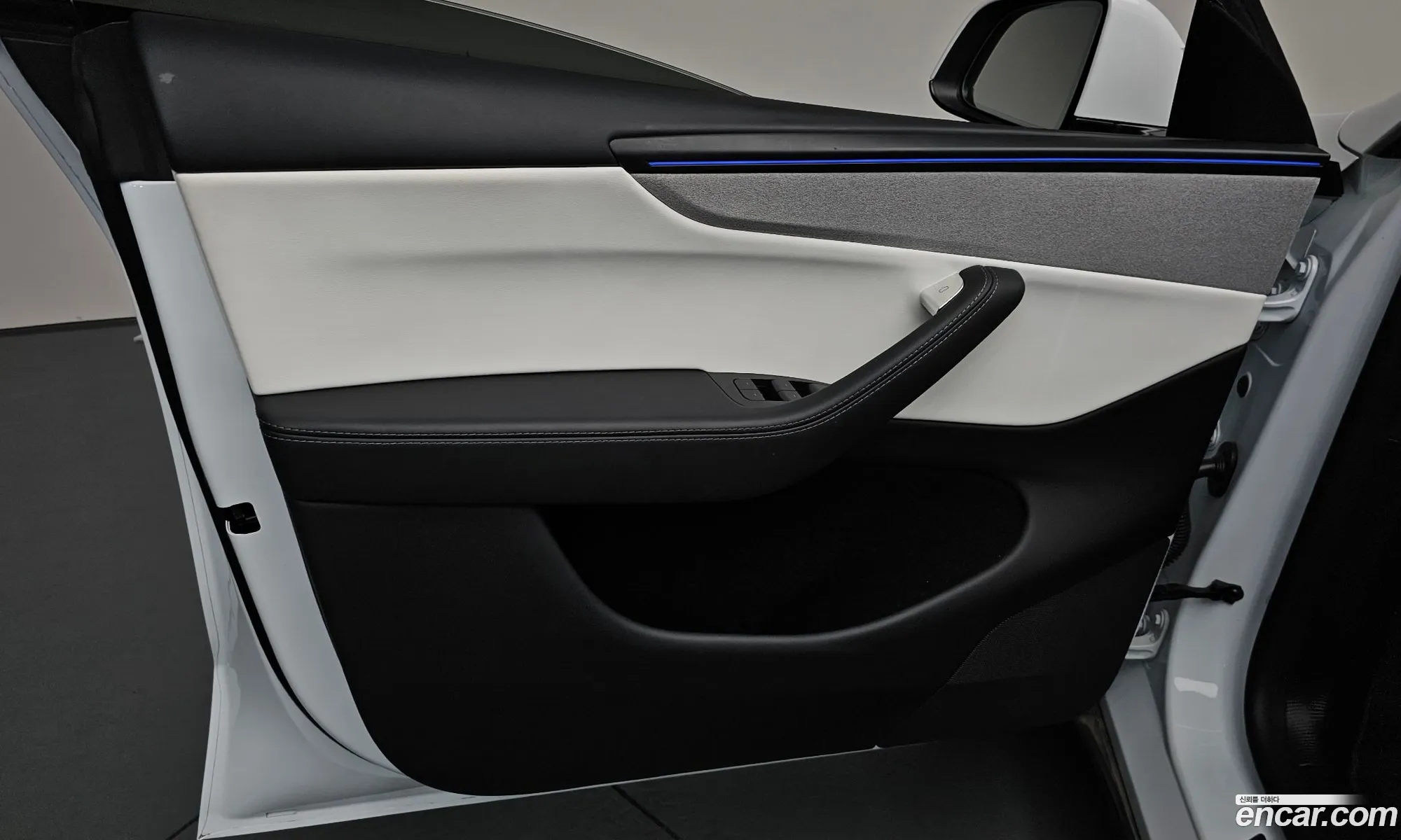 Tesla Model Y 2025 LRWYGCFJ4SC029709 — 14