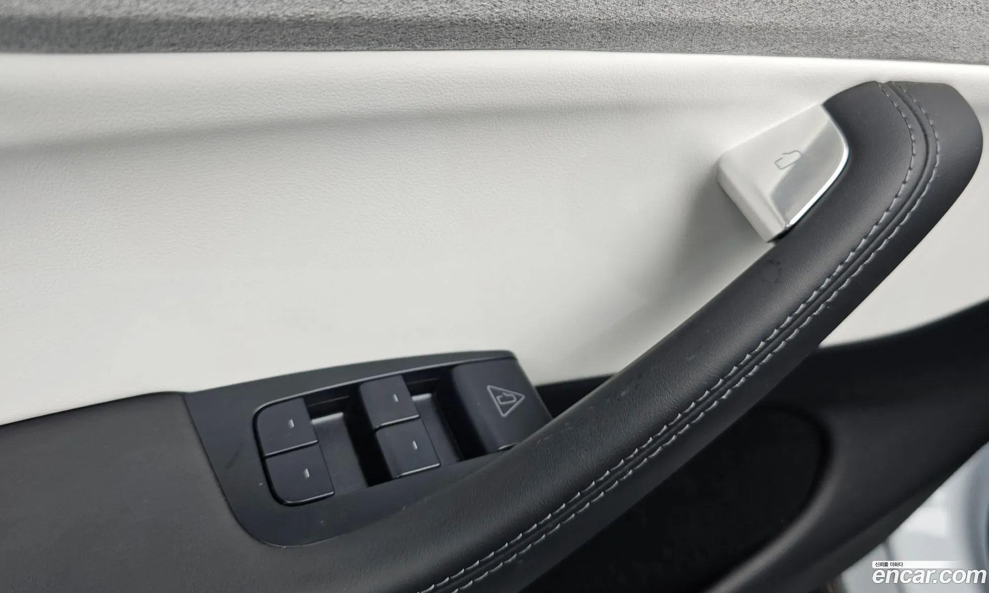 Tesla Model Y 2025 LRWYGCFJ4SC029709 — 4