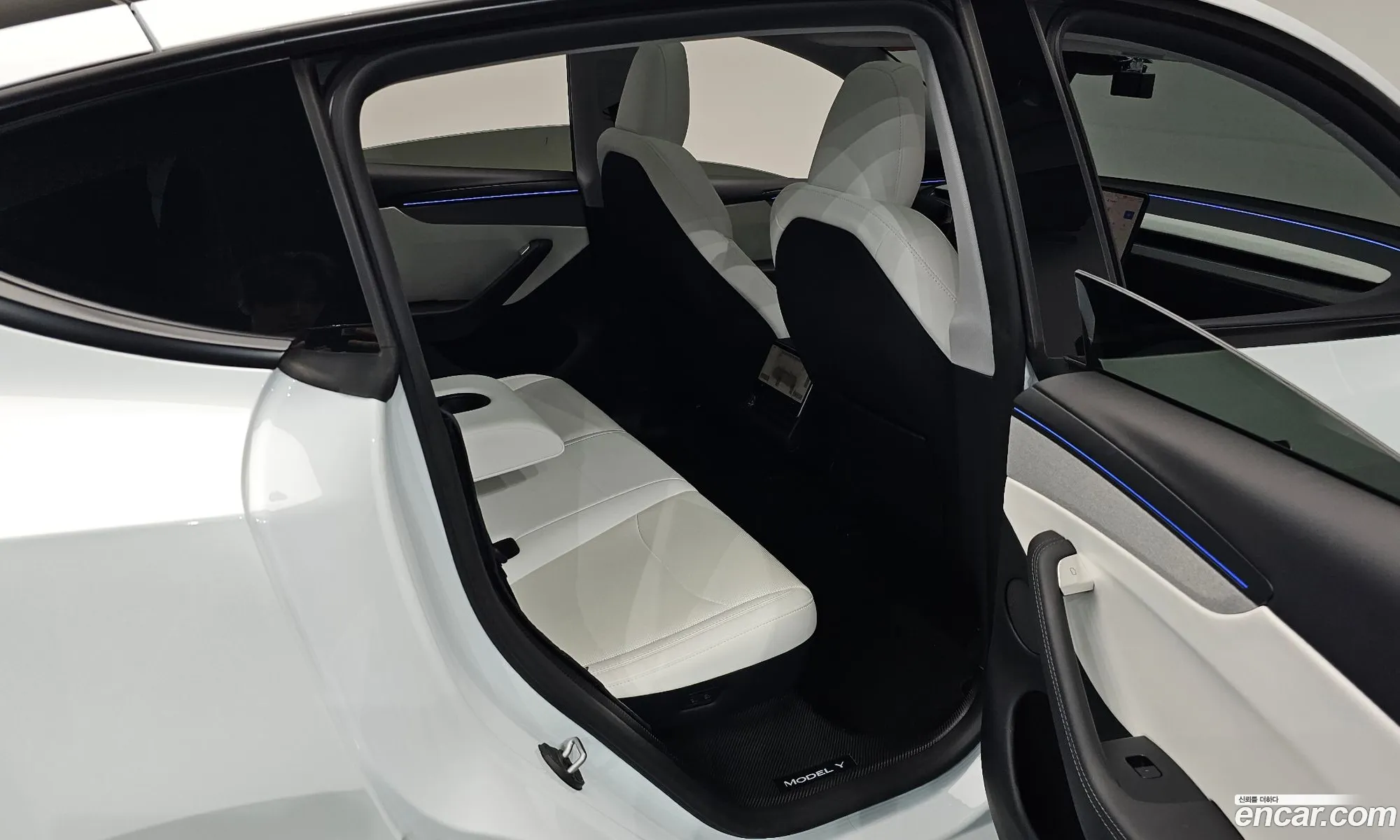 Tesla Model Y 2025 LRWYGCFJ4SC029709 — 11