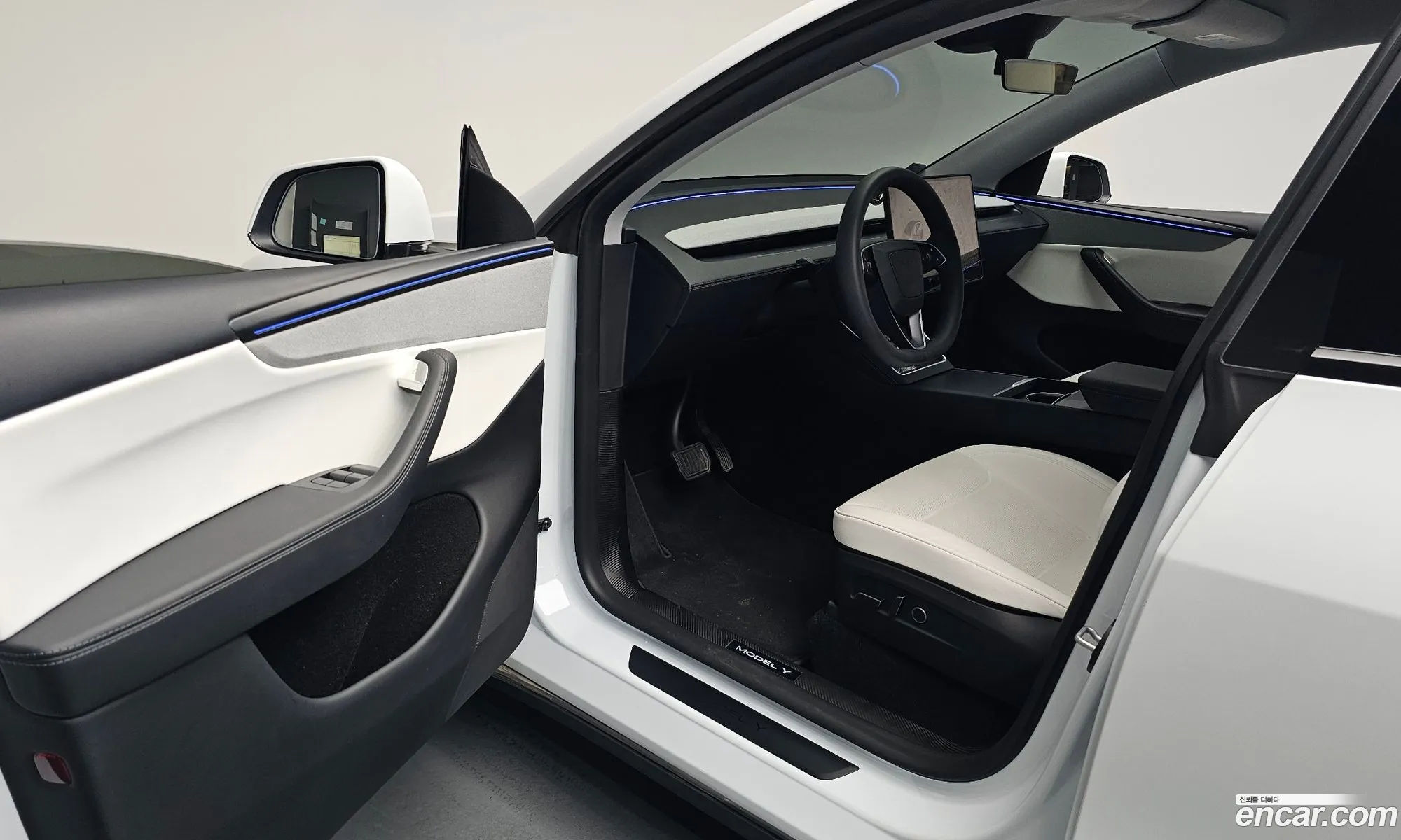 Tesla Model Y 2025 LRWYGCFJ4SC029709 — 12