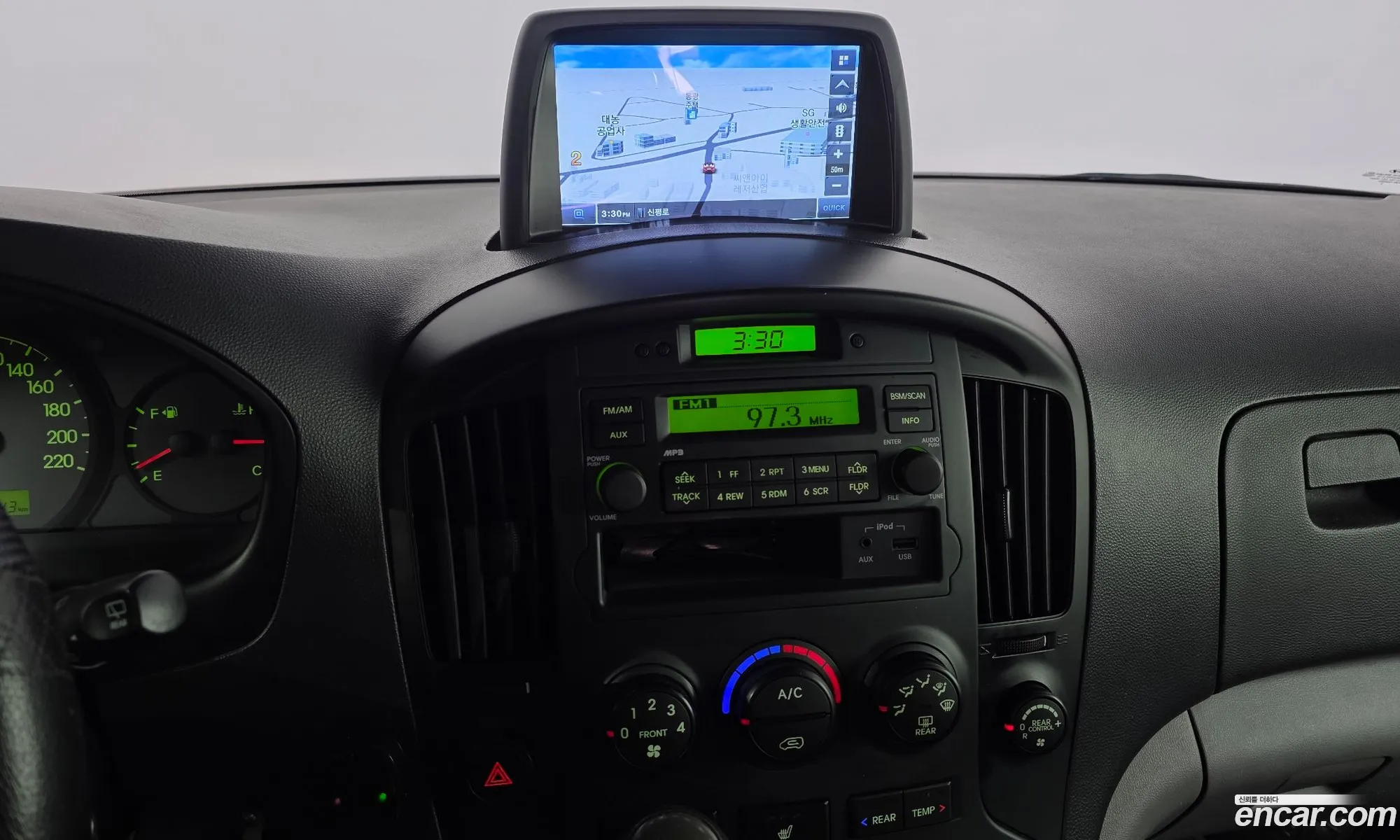 Hyundai Grand Starex 2012 — 14