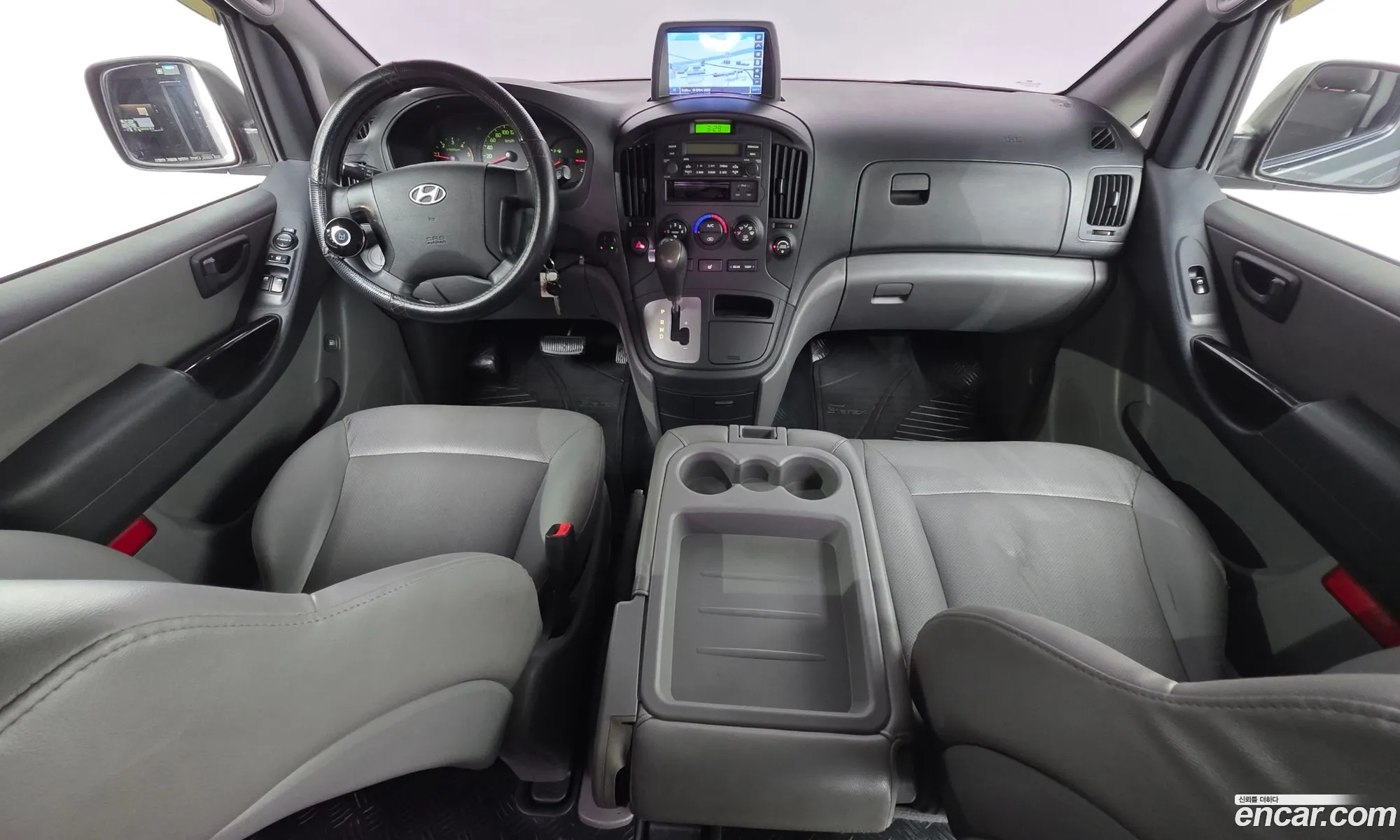 Hyundai Grand Starex 2012 — 17