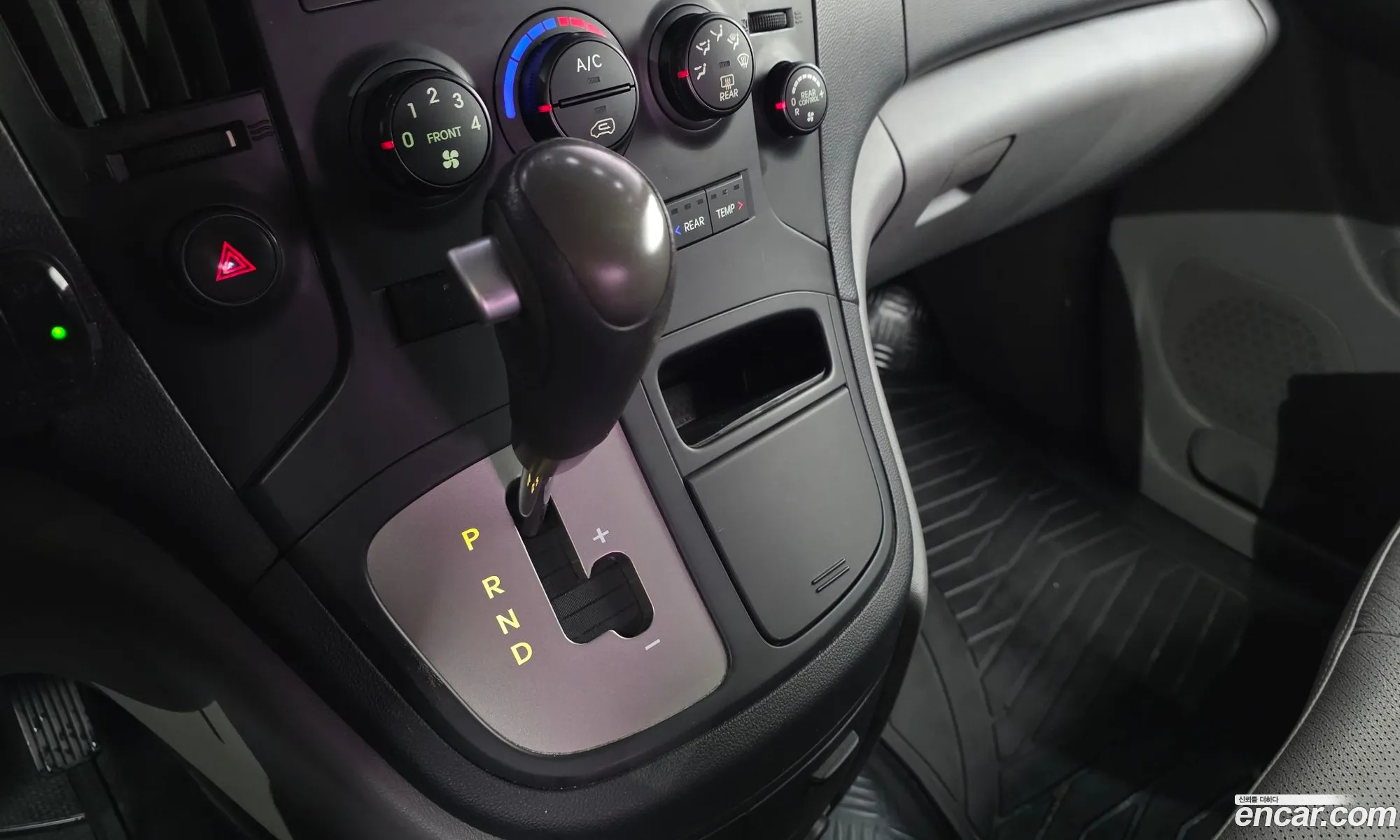 Hyundai Grand Starex 2012 — 19