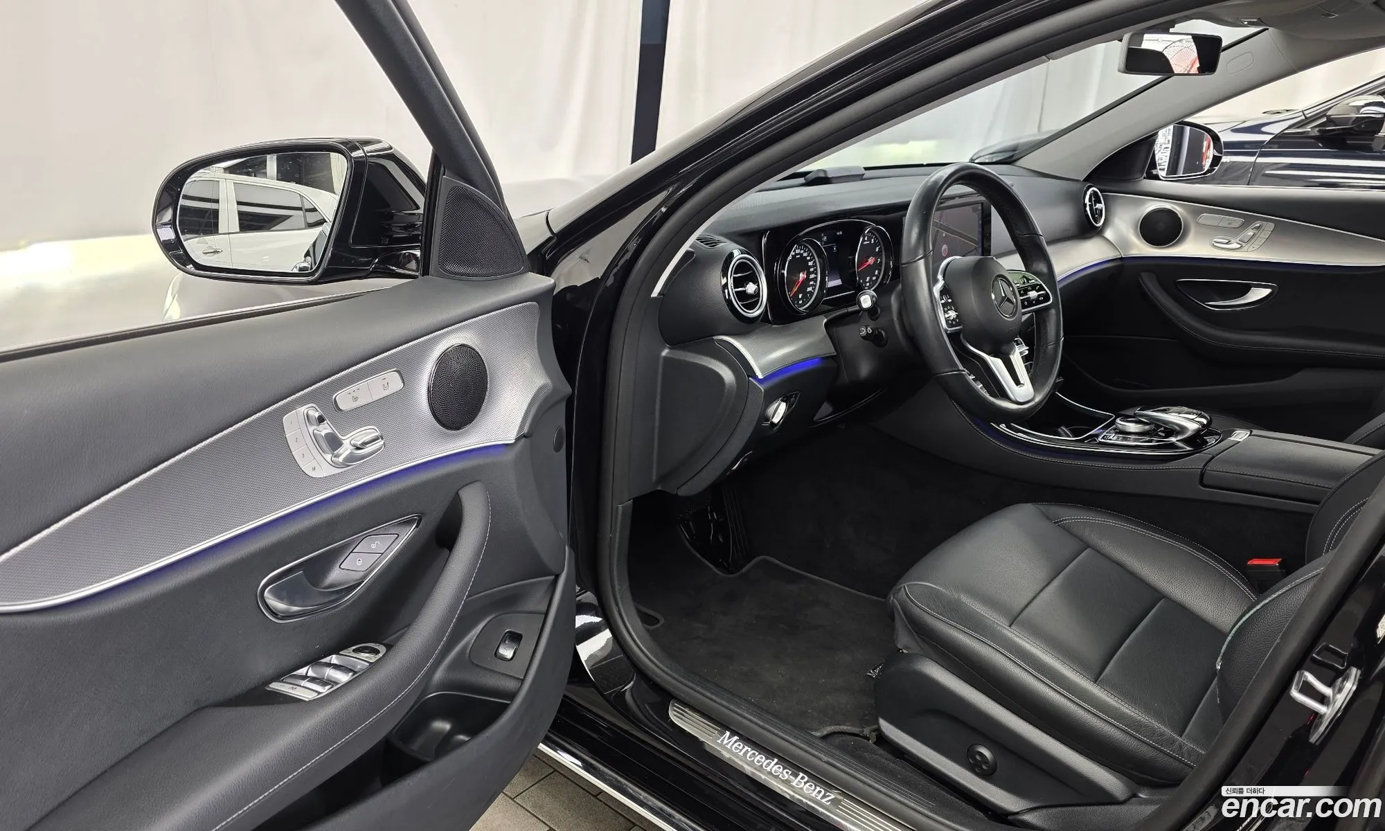Mercedes-Benz E-Class W213 2019 WDDZF4JB5KA612243 — 4