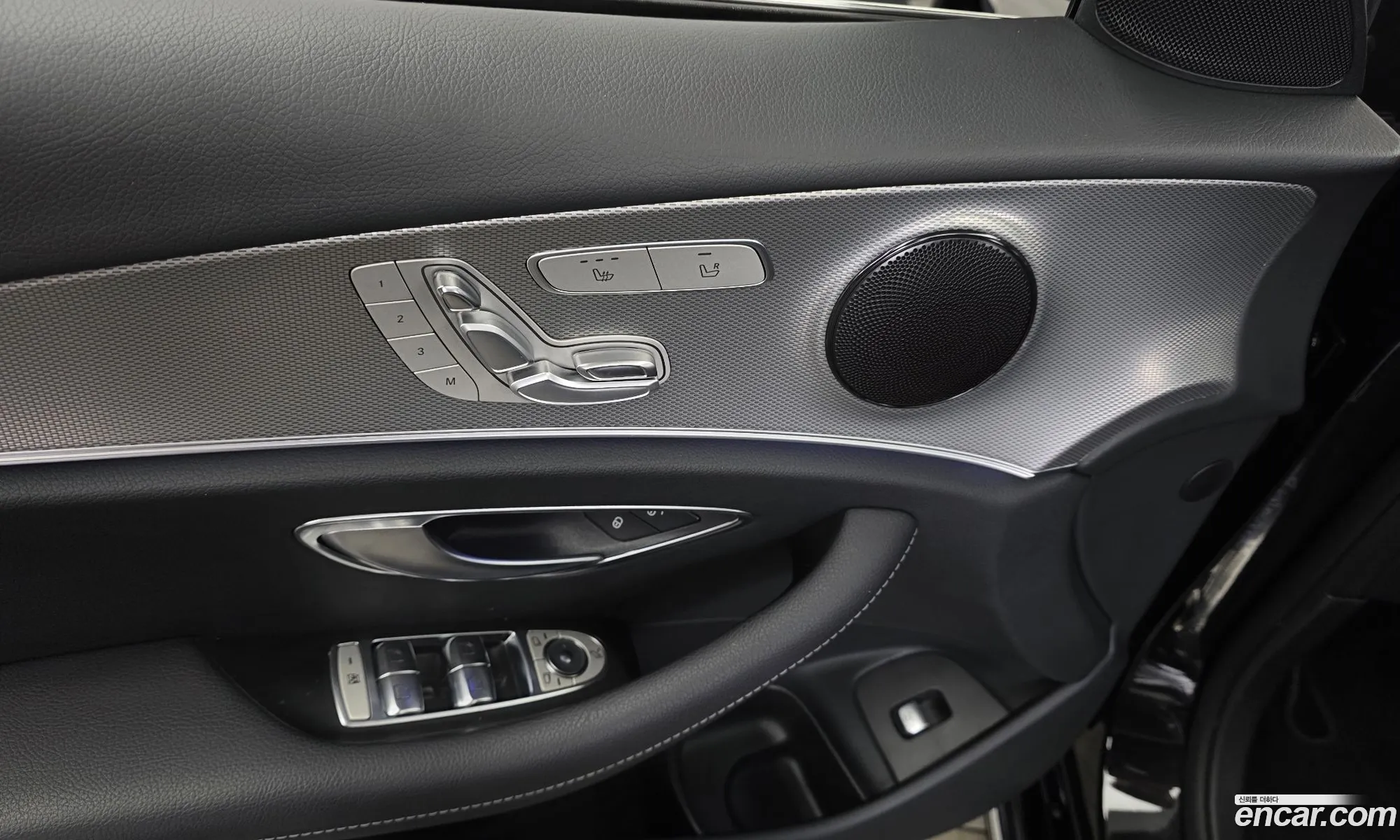 Mercedes-Benz E-Class W213 2019 WDDZF4JB5KA612243 — 17