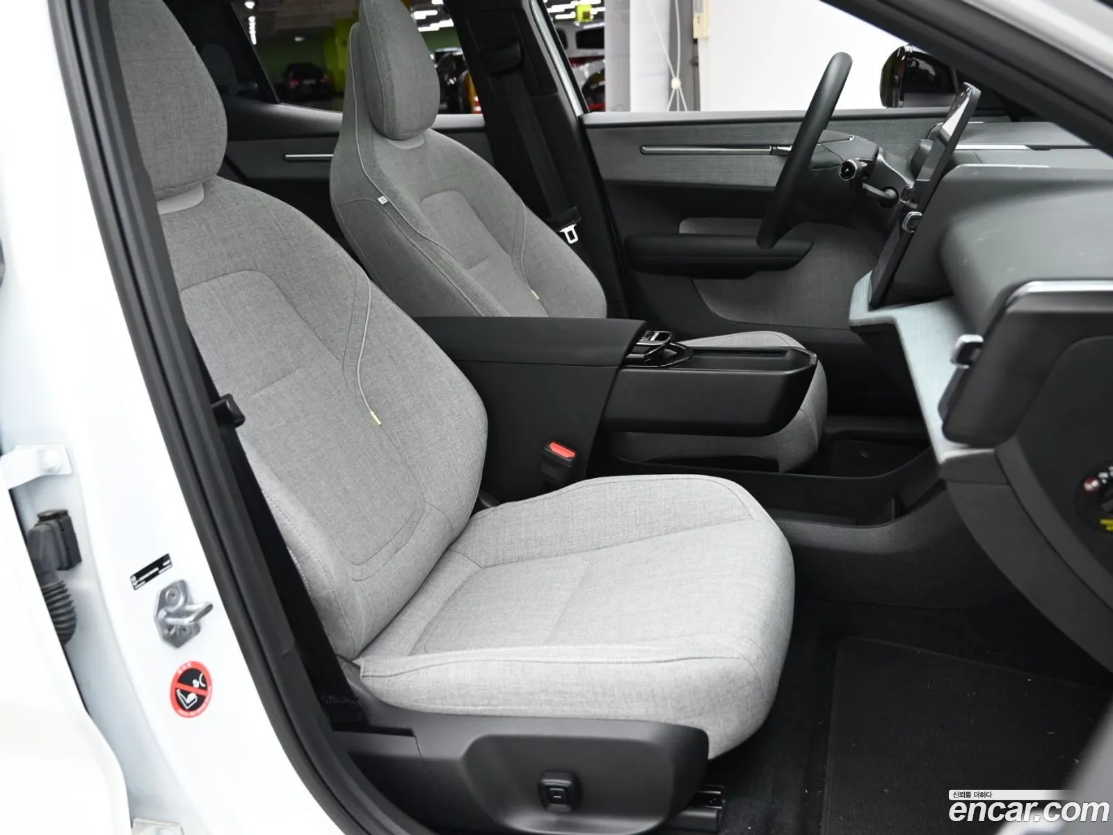 Volvo EX30 2025 — 18
