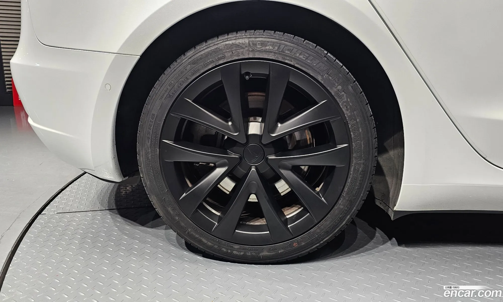 Tesla Model 3 2021 — 16