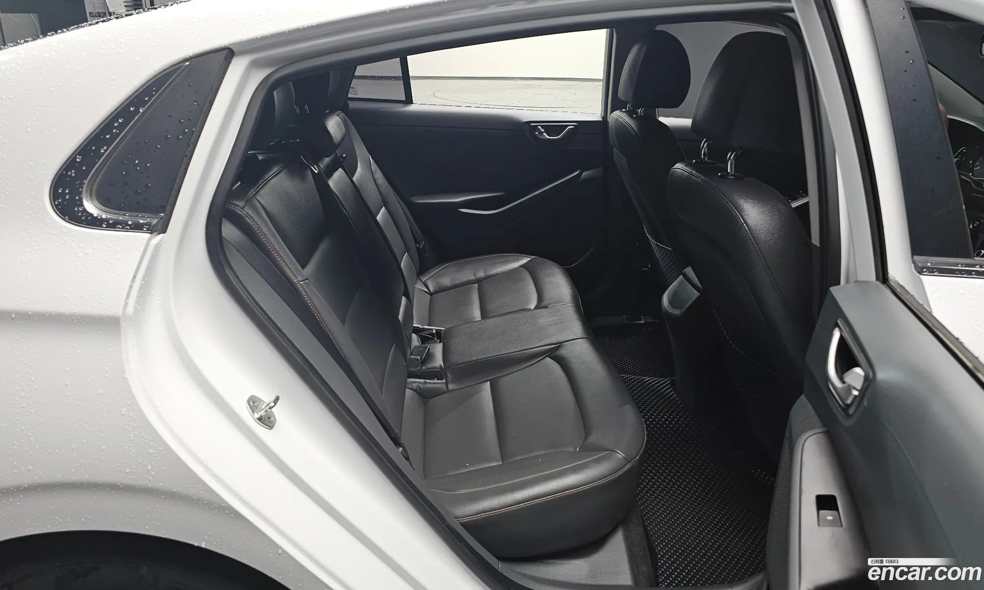Hyundai Ioniq Electric 2016 — 16