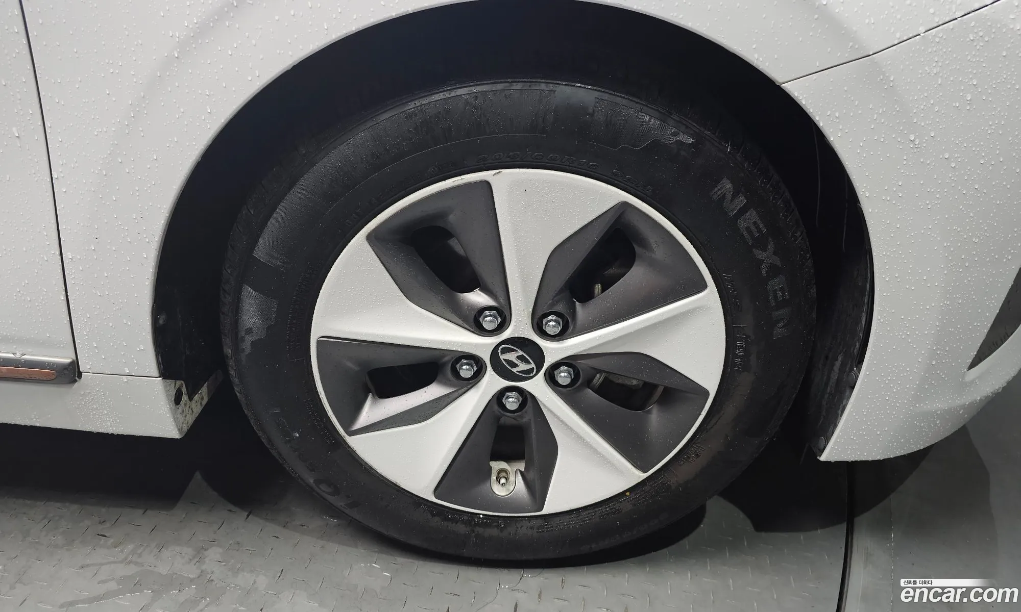 Hyundai Ioniq Electric 2016 — 3